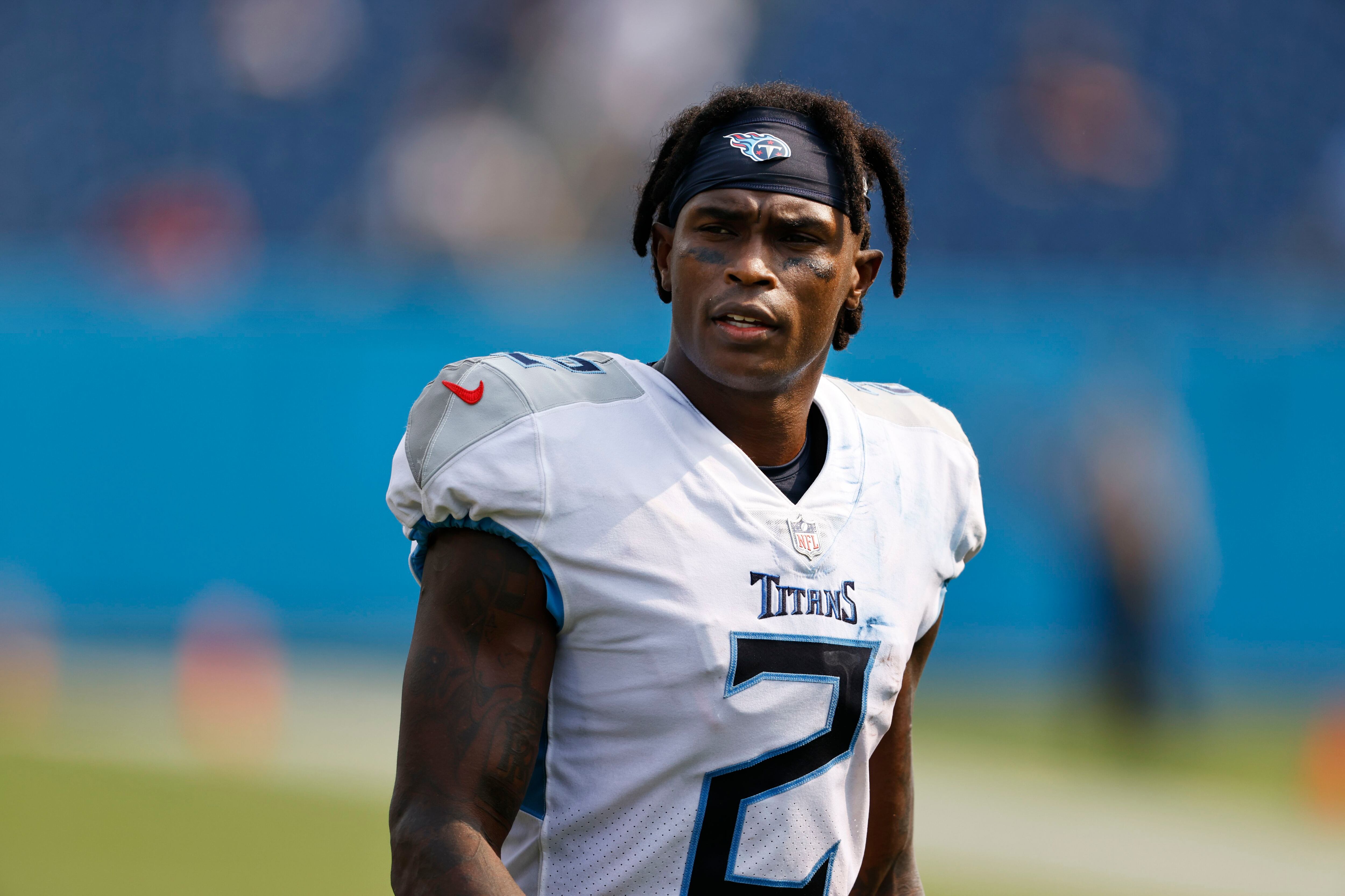 Tennessee Titans wide receiver A.J. Brown (11) warms up befopre