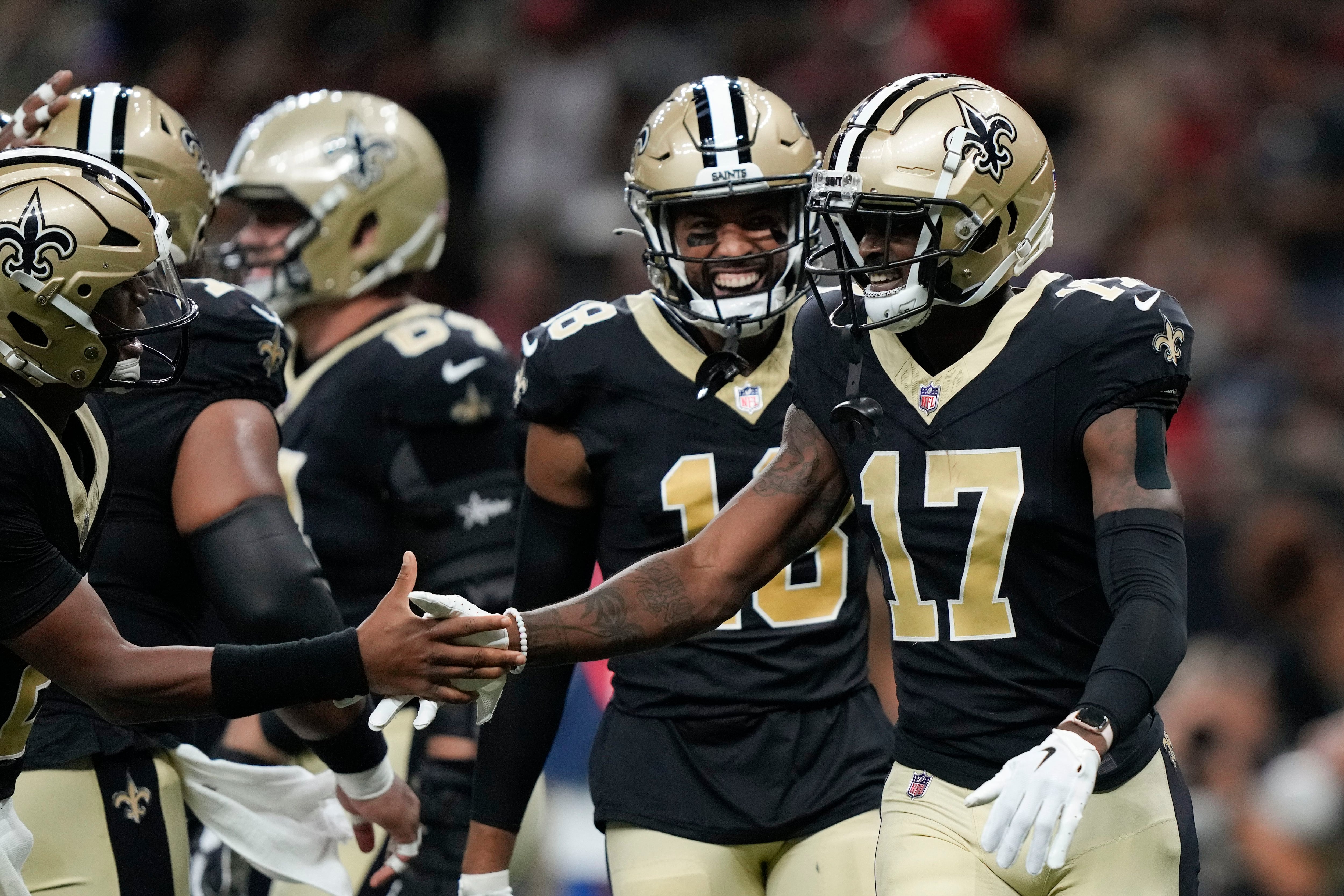 Derek Carr throws a TD pass in his Saints debut, a 26-24 preseason