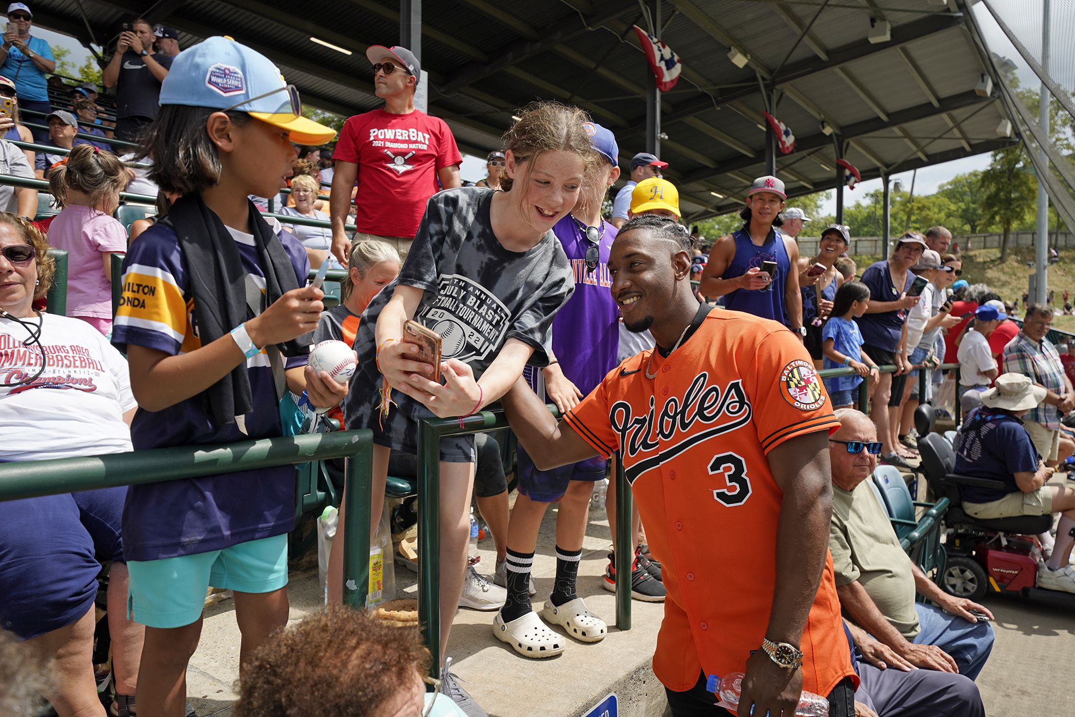 Kids Again: Red Sox, Orioles cardboard race Little Leaguers