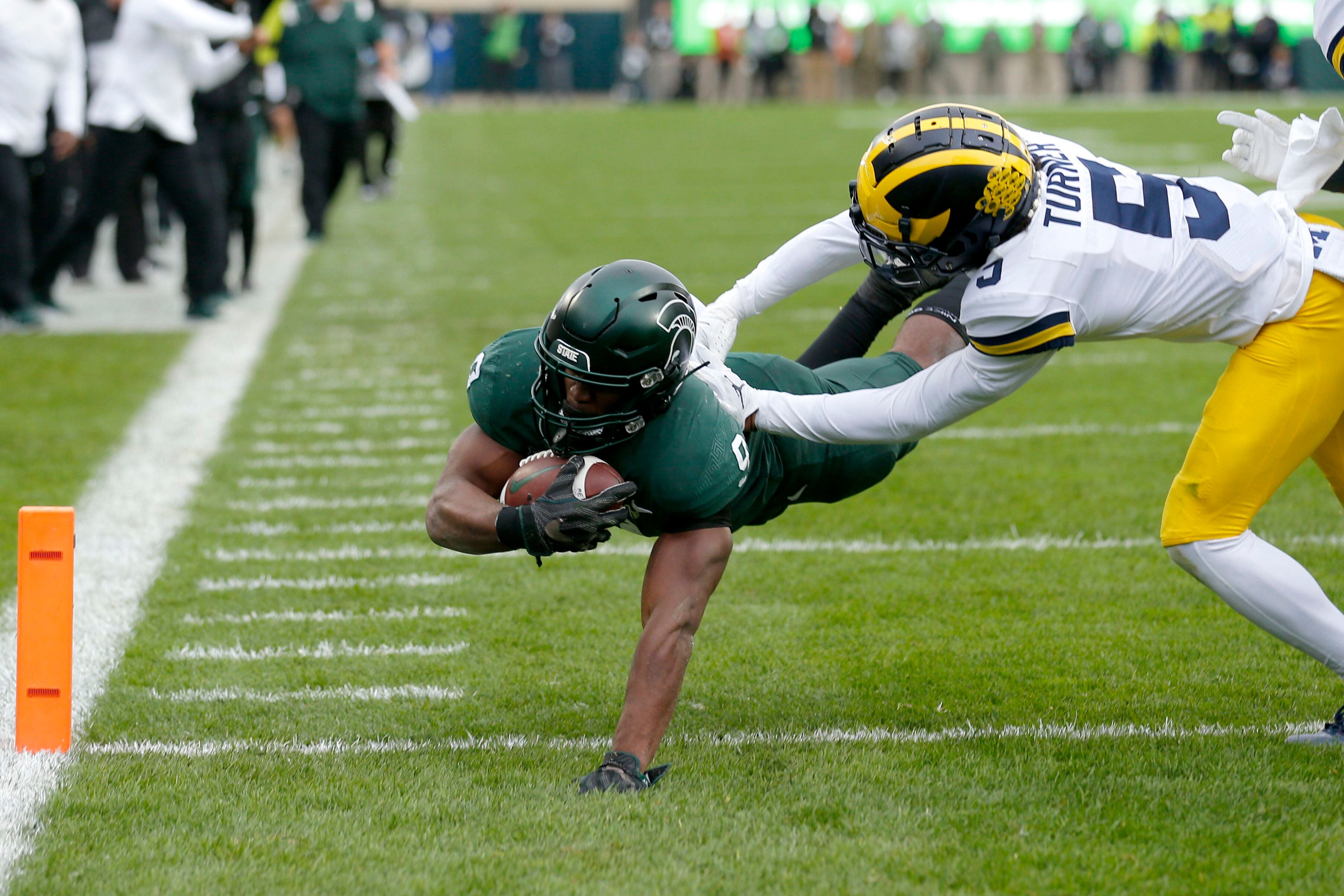 Walker led No. 8 Michigan State tops No. 6 Michigan 37 33