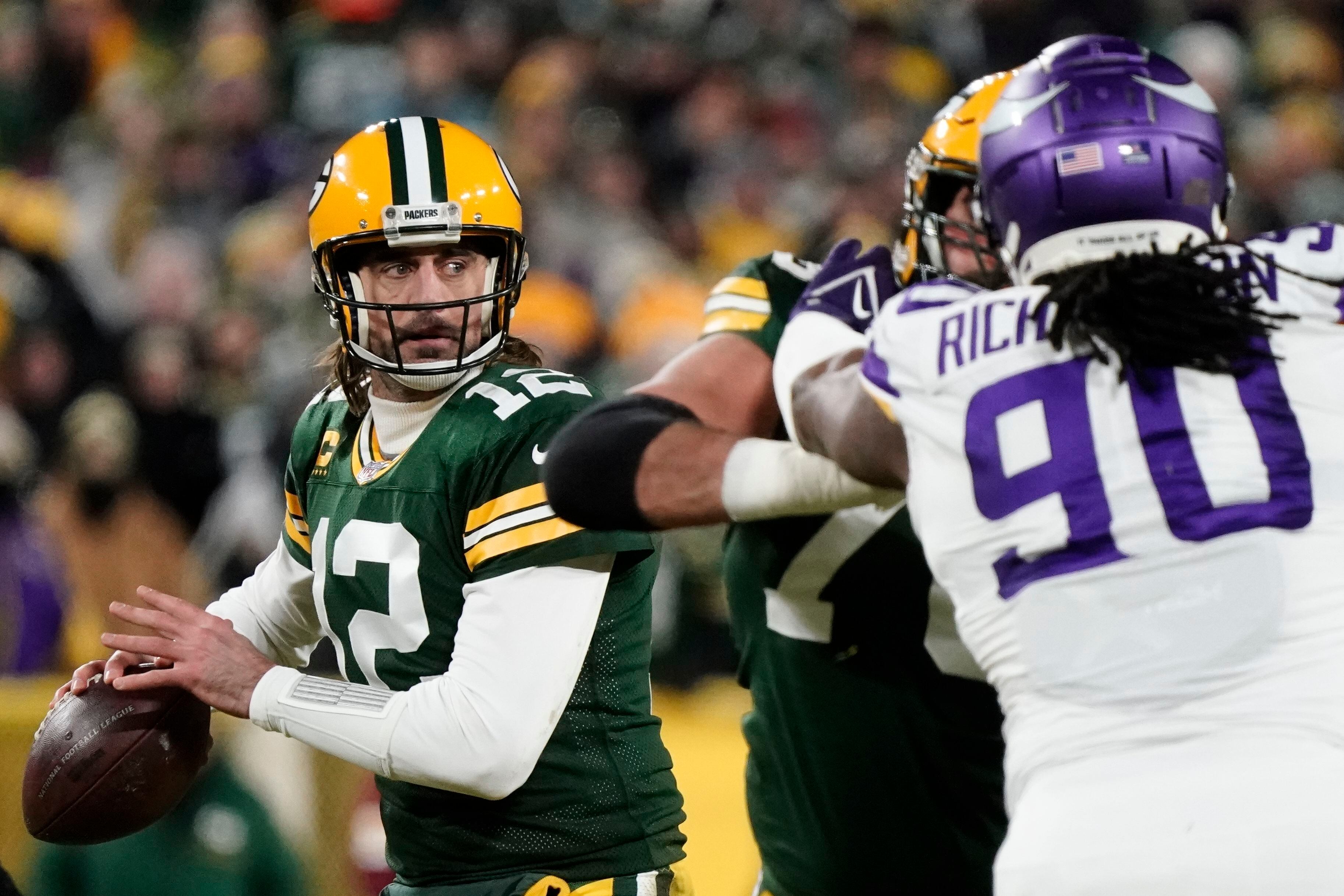 Packers thump Vikings, clinch NFC No. 1 seed and first-round bye