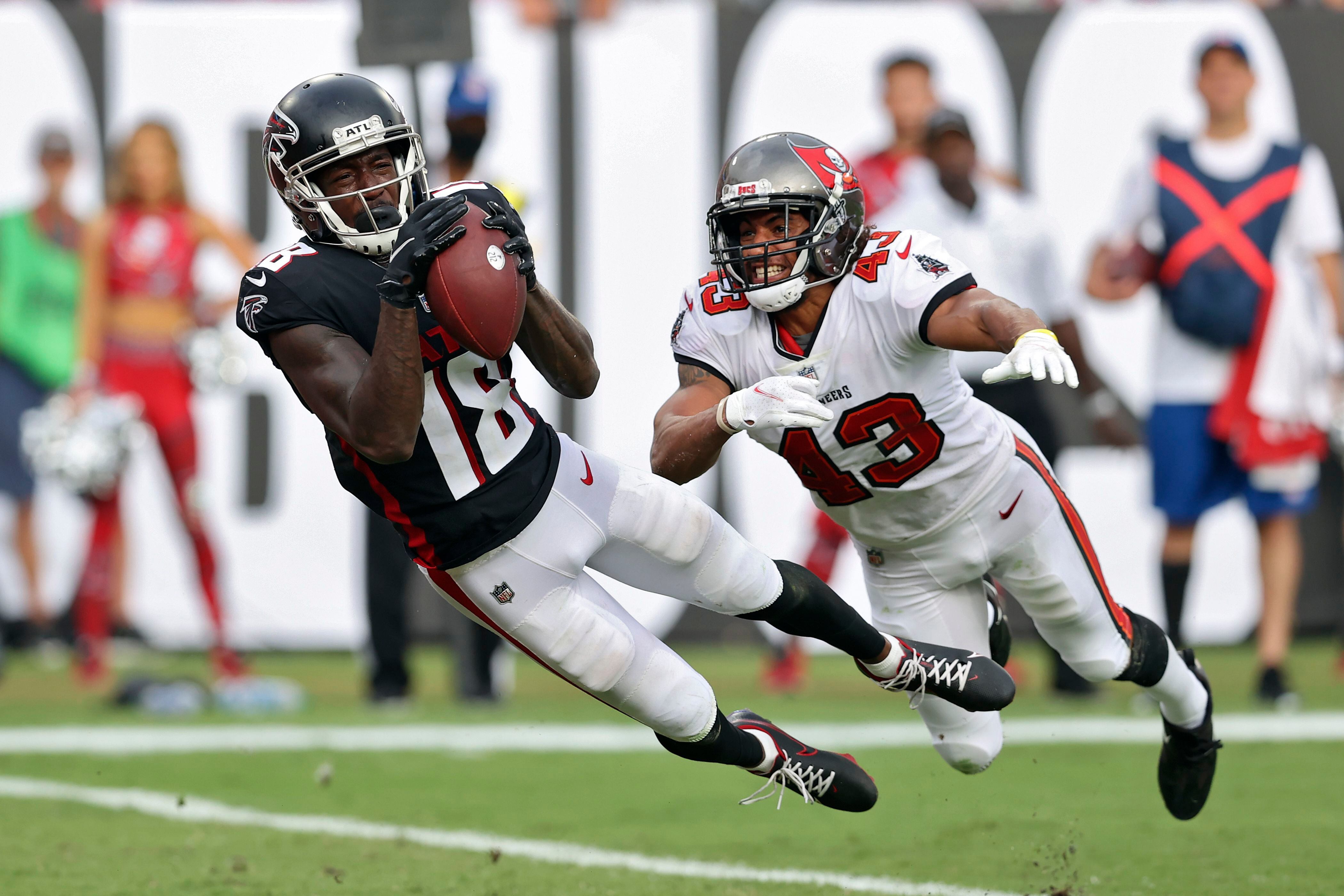 Atlanta Falcons tight end Kyle Pitts (8) runs a route during the first day  of team's NFL football training camp pratice Wednesday, July 26, 2023, in  Flowery Branch, Ga. (AP Photo/John Bazemore