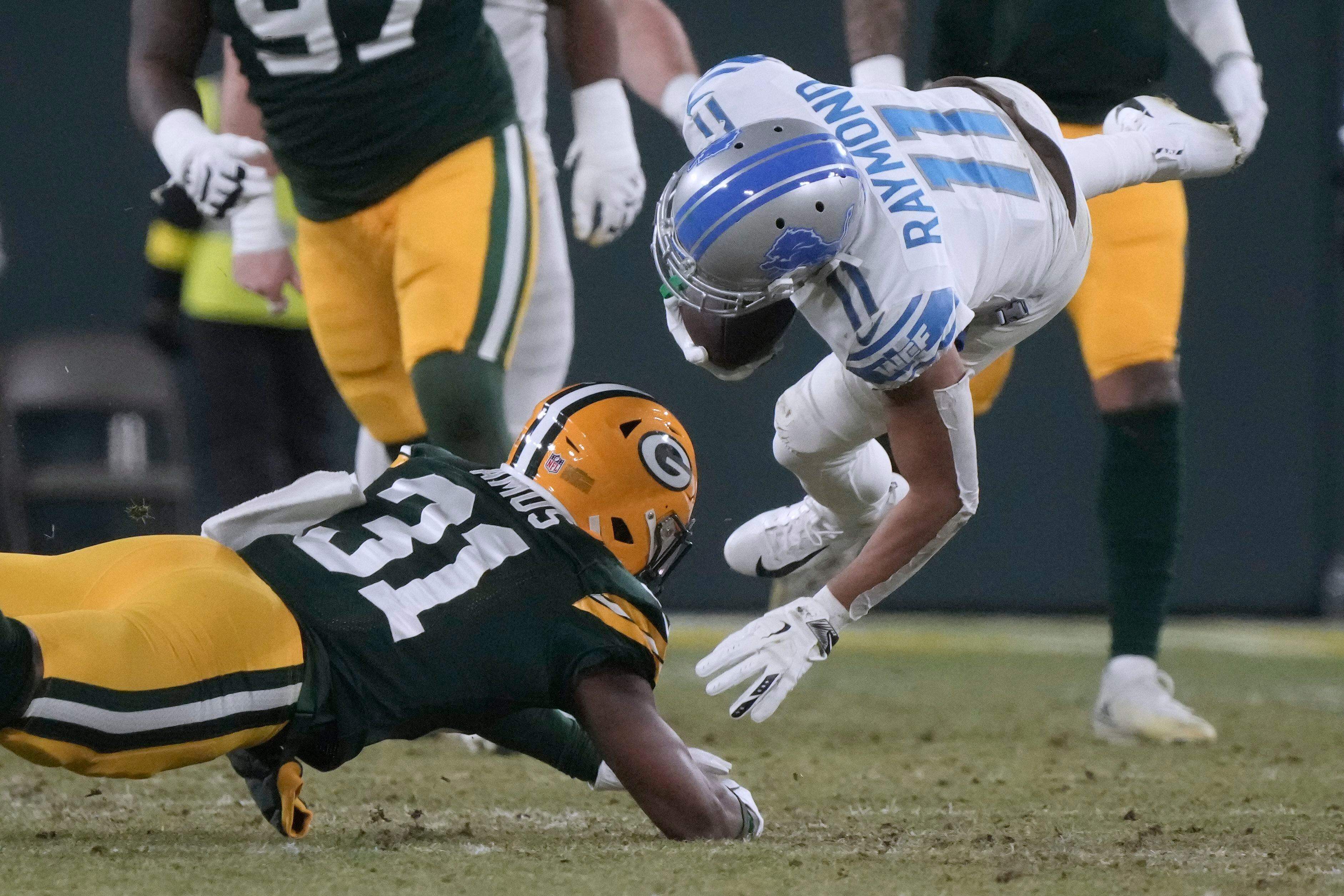 Packers LB Quay Walker ejected after pushing Lions trainer (Video)