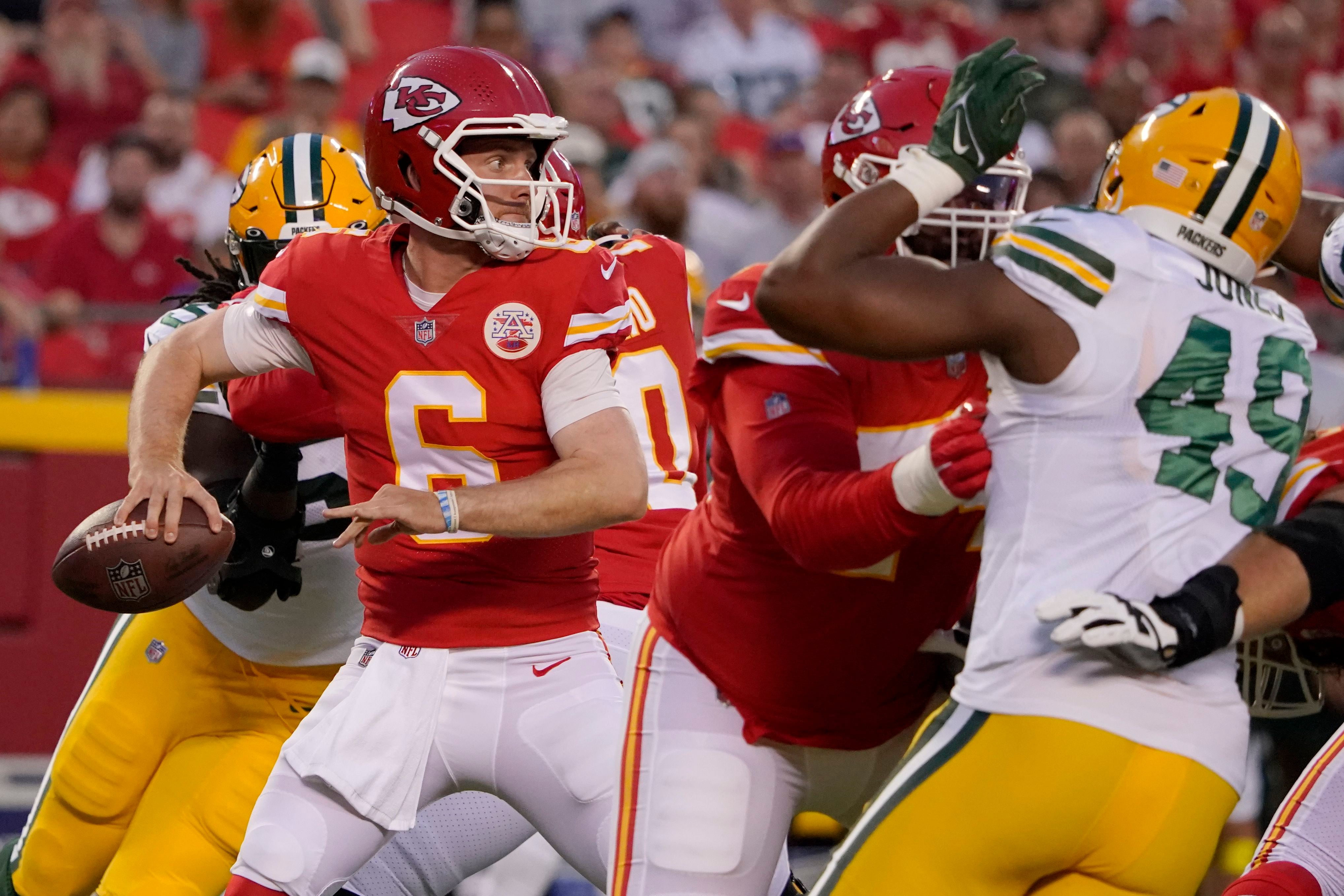 Chiefs honor Len Dawson with choir huddle to start preseason game