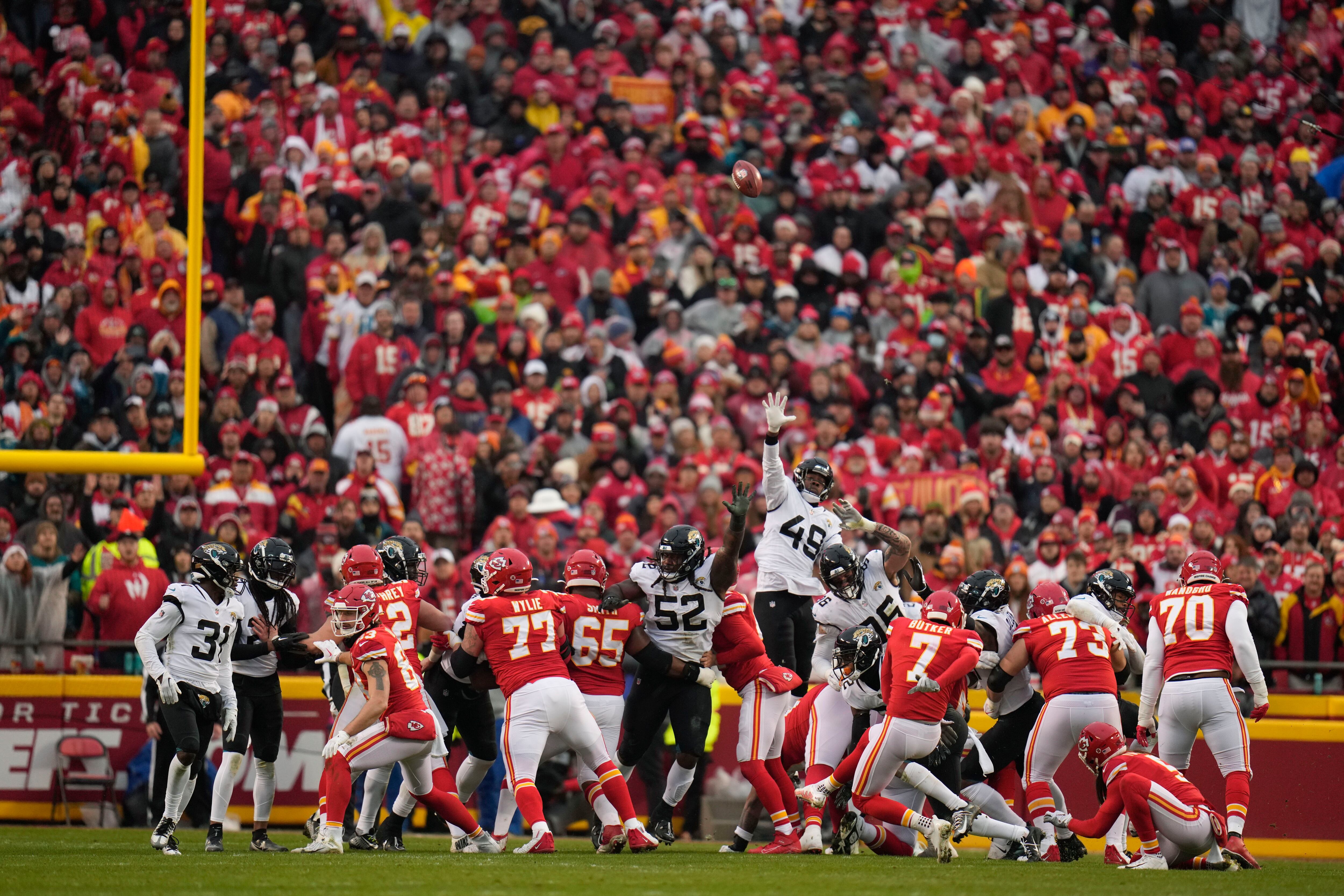 Chiefs, led by hobbled Mahomes, beat Jags 27-20 in playoffs – The Oakland  Press