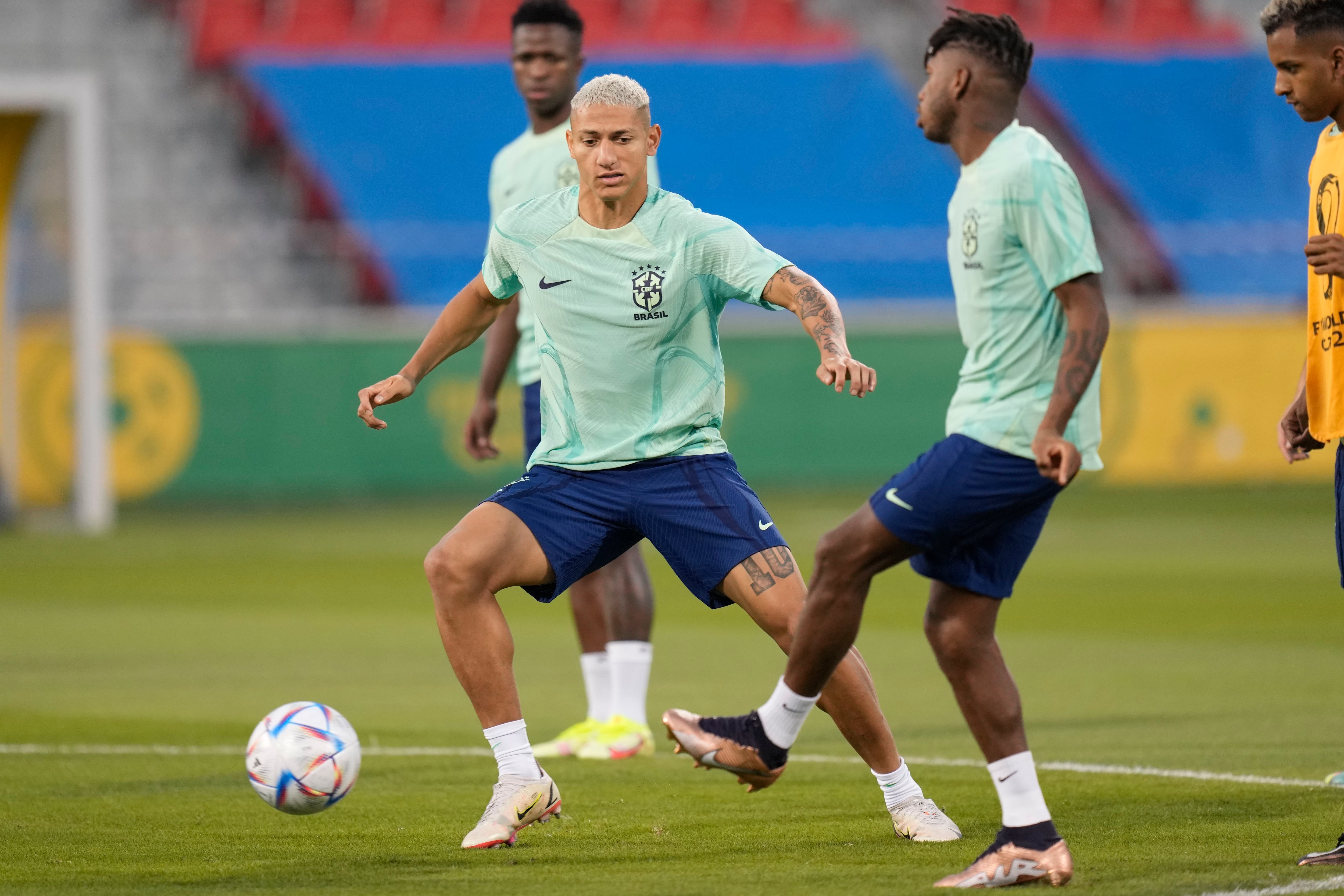 Neymar working '24 hours a day' to return at World Cup – KGET 17