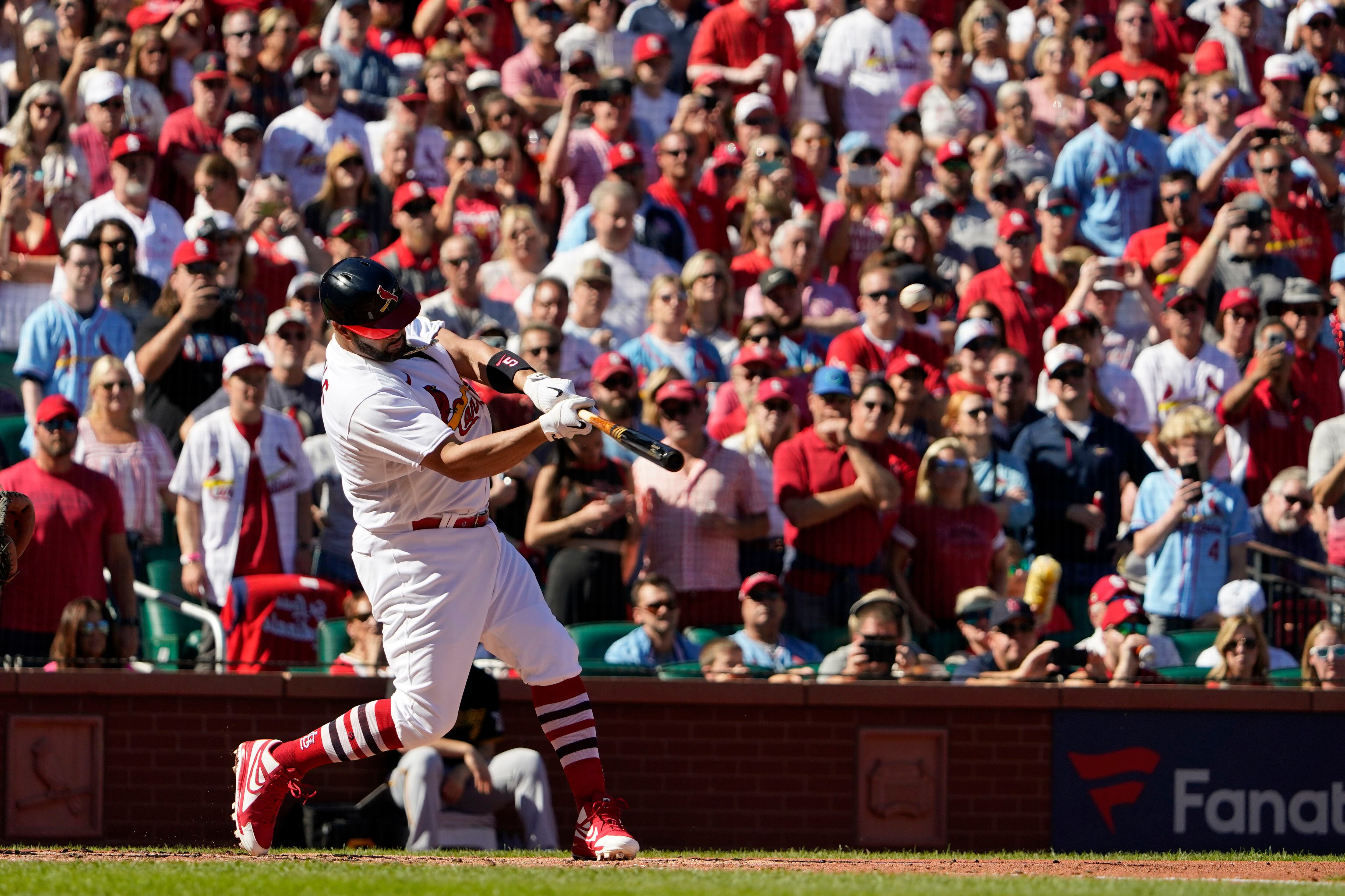 Albert Pujols hits 702nd home run, ties Babe Ruth in RBIs in