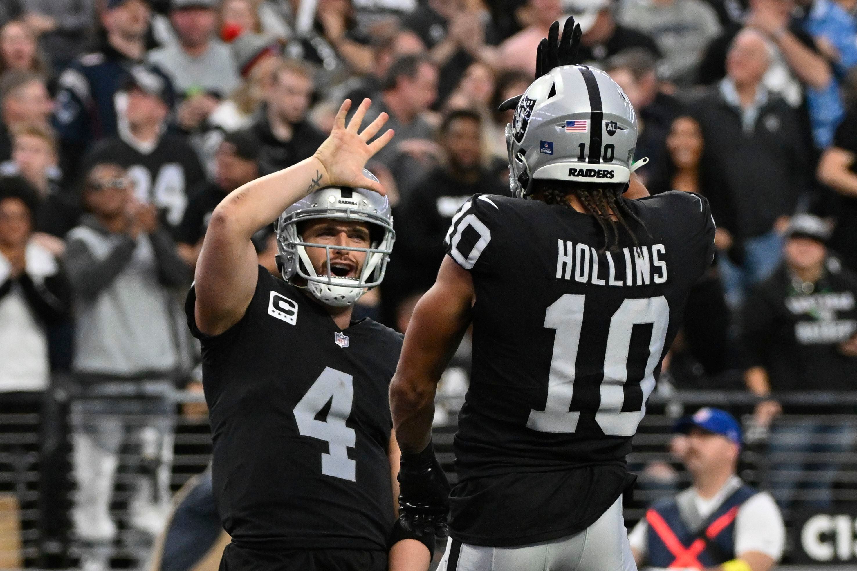 Raiders stun Chiefs with last-second touchdown in wild finish