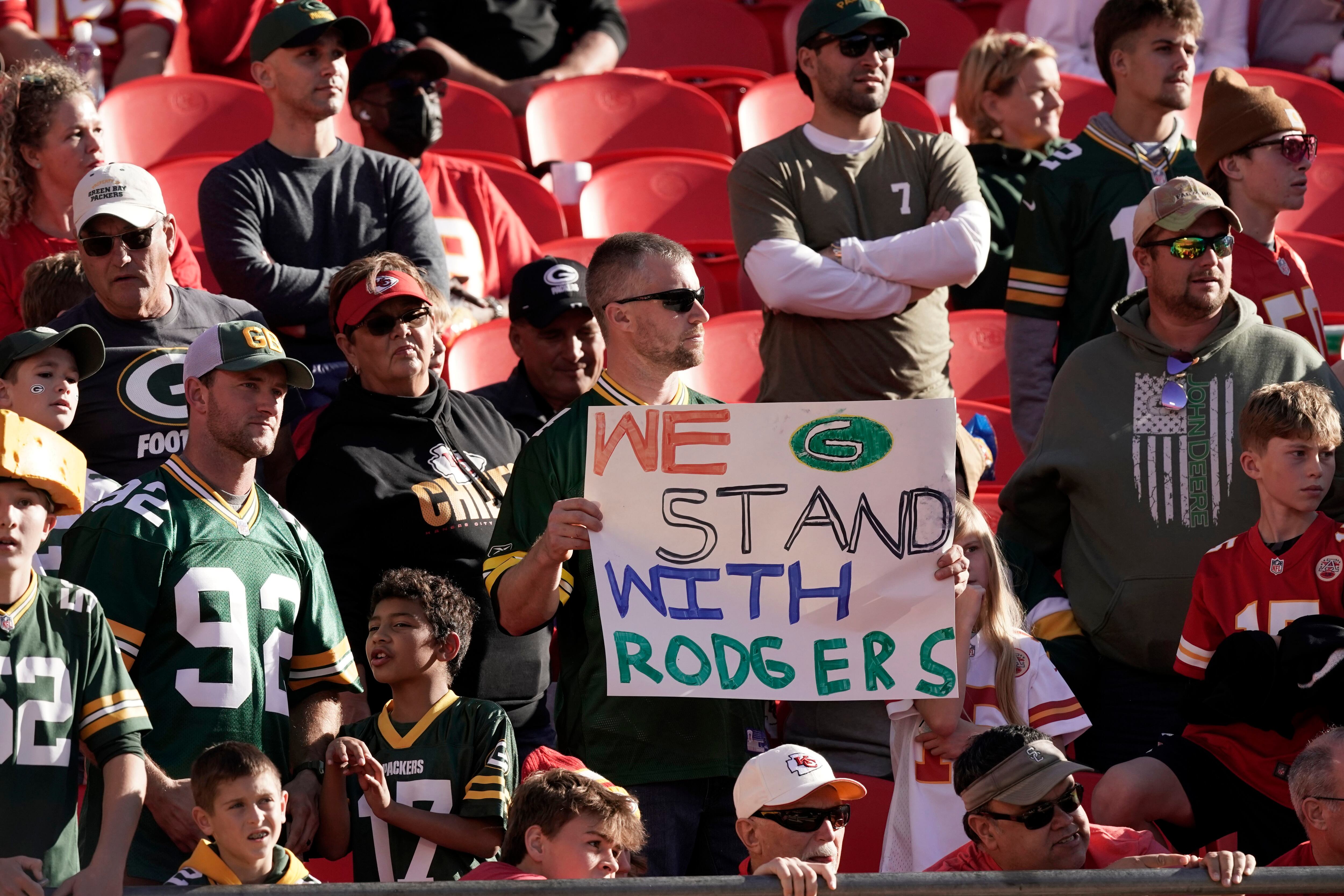 Chiefs edge Rodgers-less Packers 13-7 in defensive slugfest