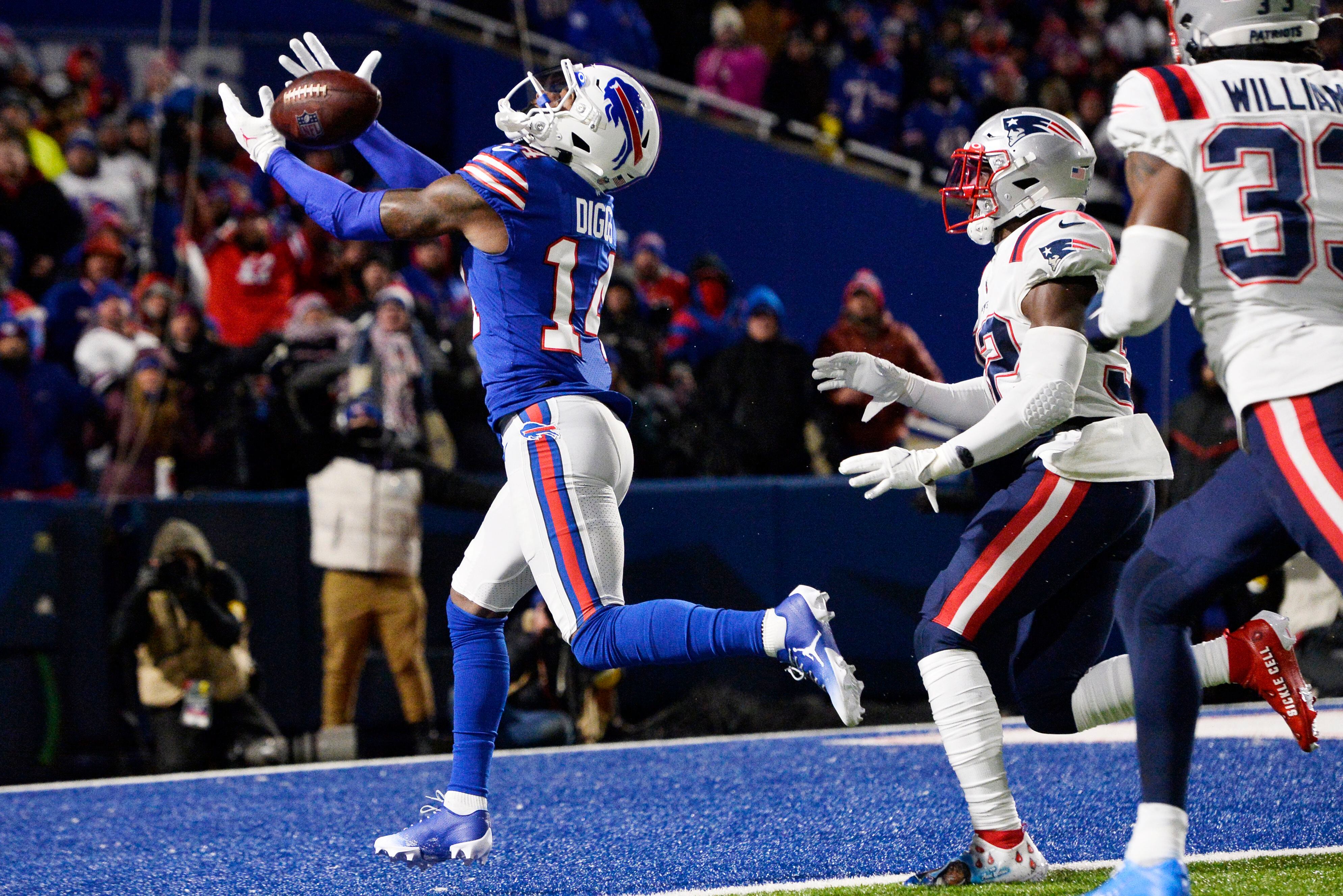 New England Patriots 14-10 Buffalo Bills: Mac Jones attempts just