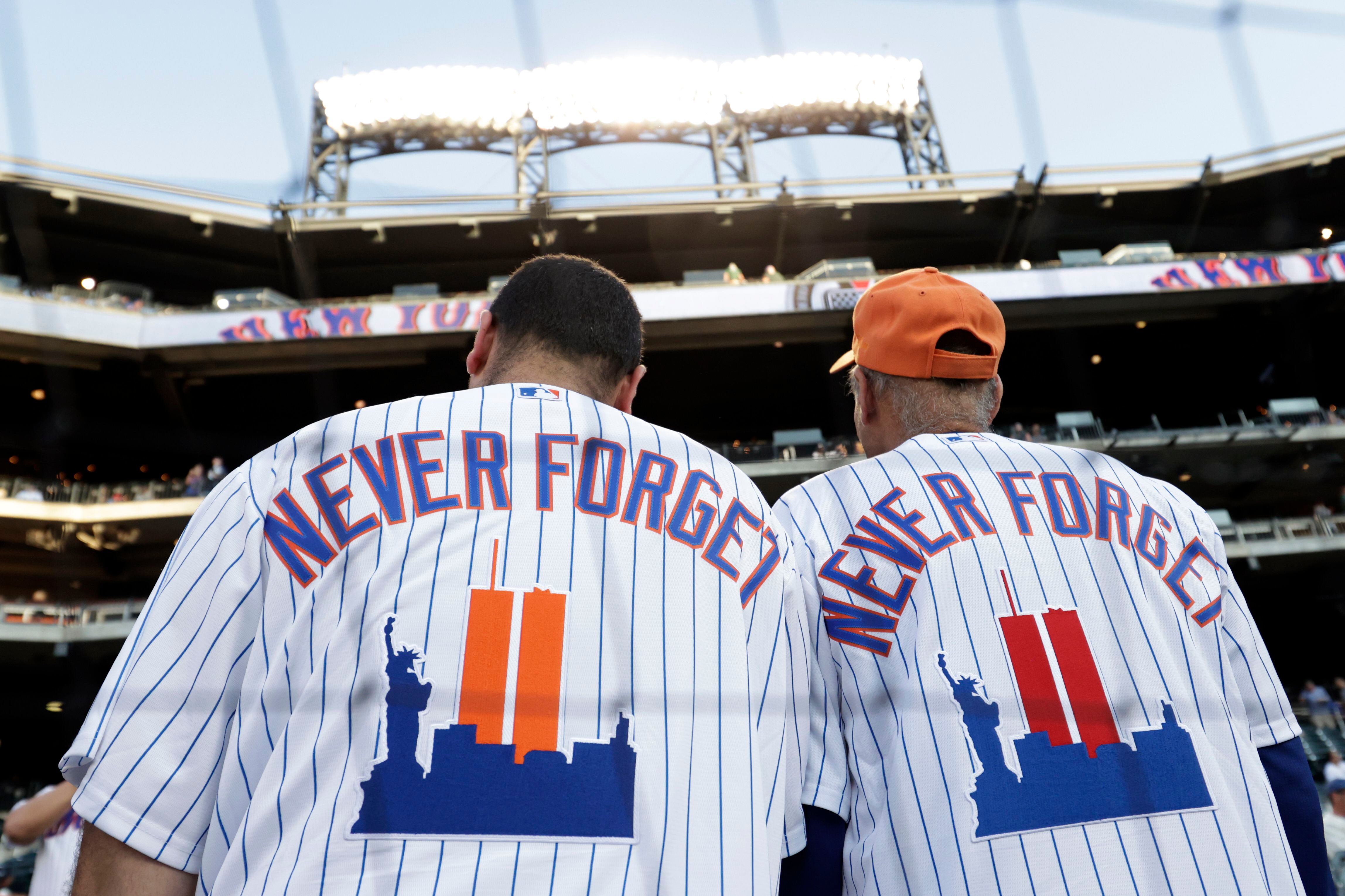 Brandon Nimmo signing and taking pictures right next to the dugout before a  game a couple weeks ago. He was very nice and asked everyone how they were  doing. : r/NewYorkMets