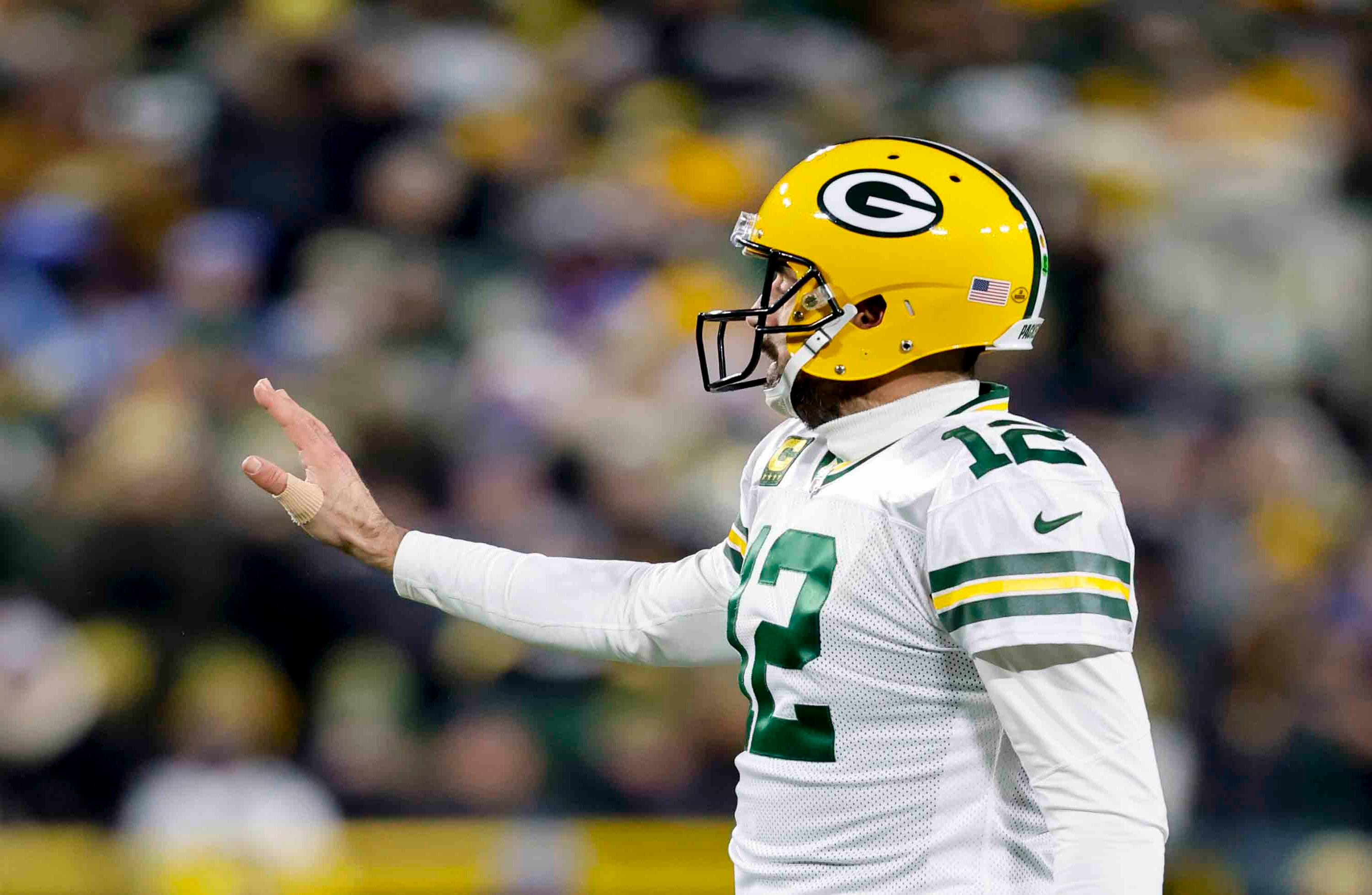 Packers fail to create win streak, fall 27-17 to Titans