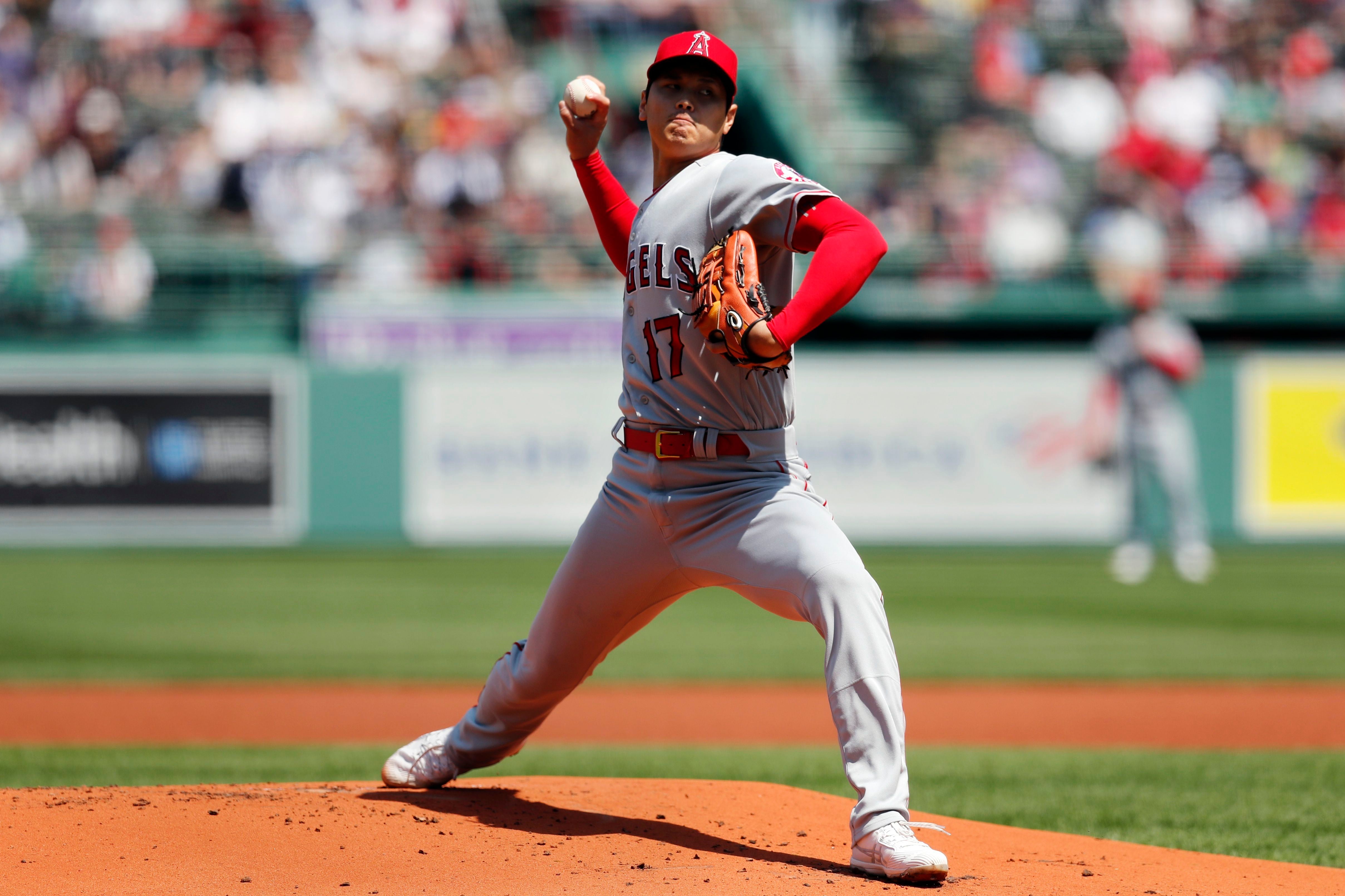 What Pros Wear: Shohei Ohtani's Asics Cleats (2019) - What Pros Wear