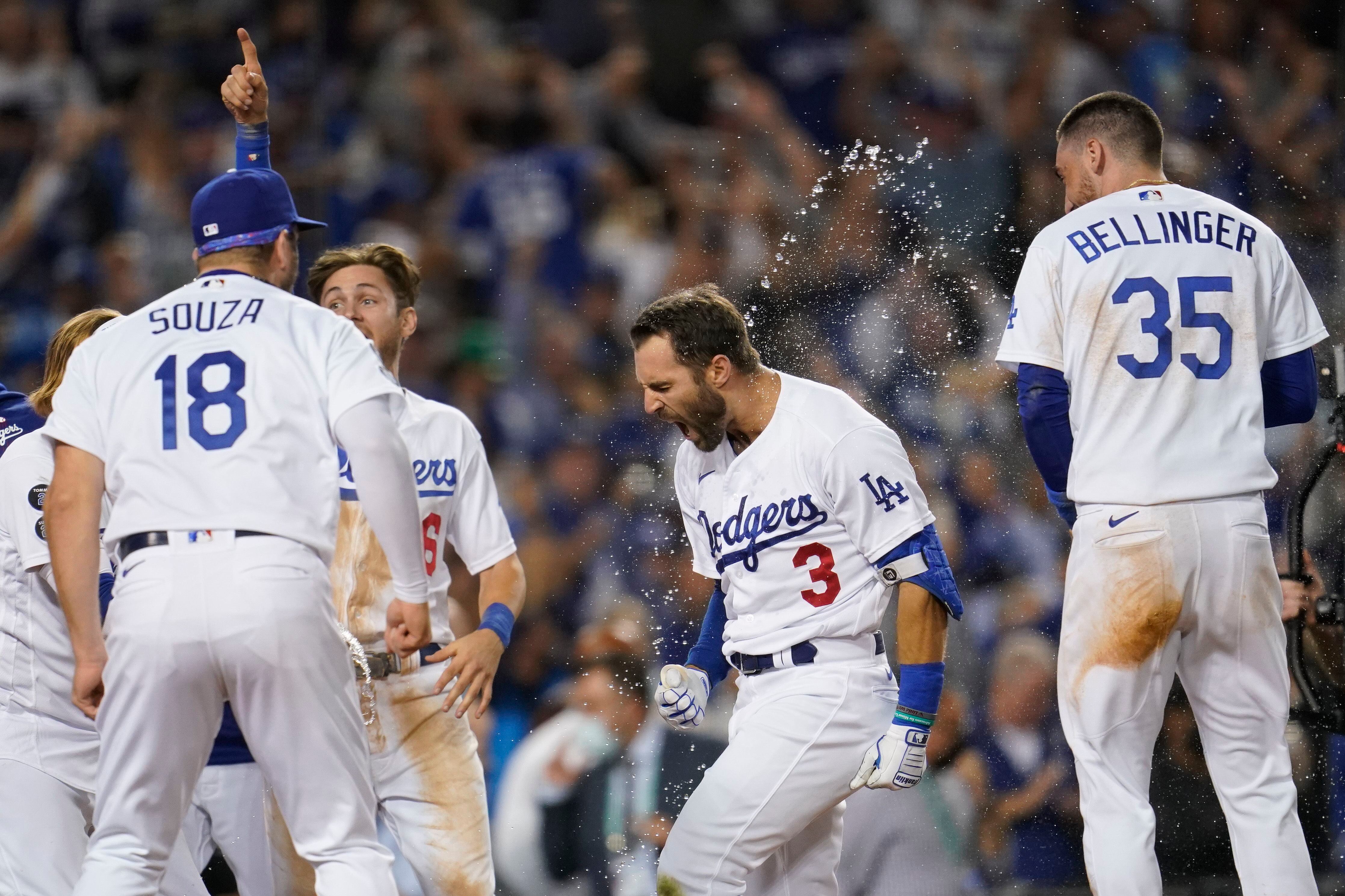 Bote hits walk-off against Dodgers in the ninth