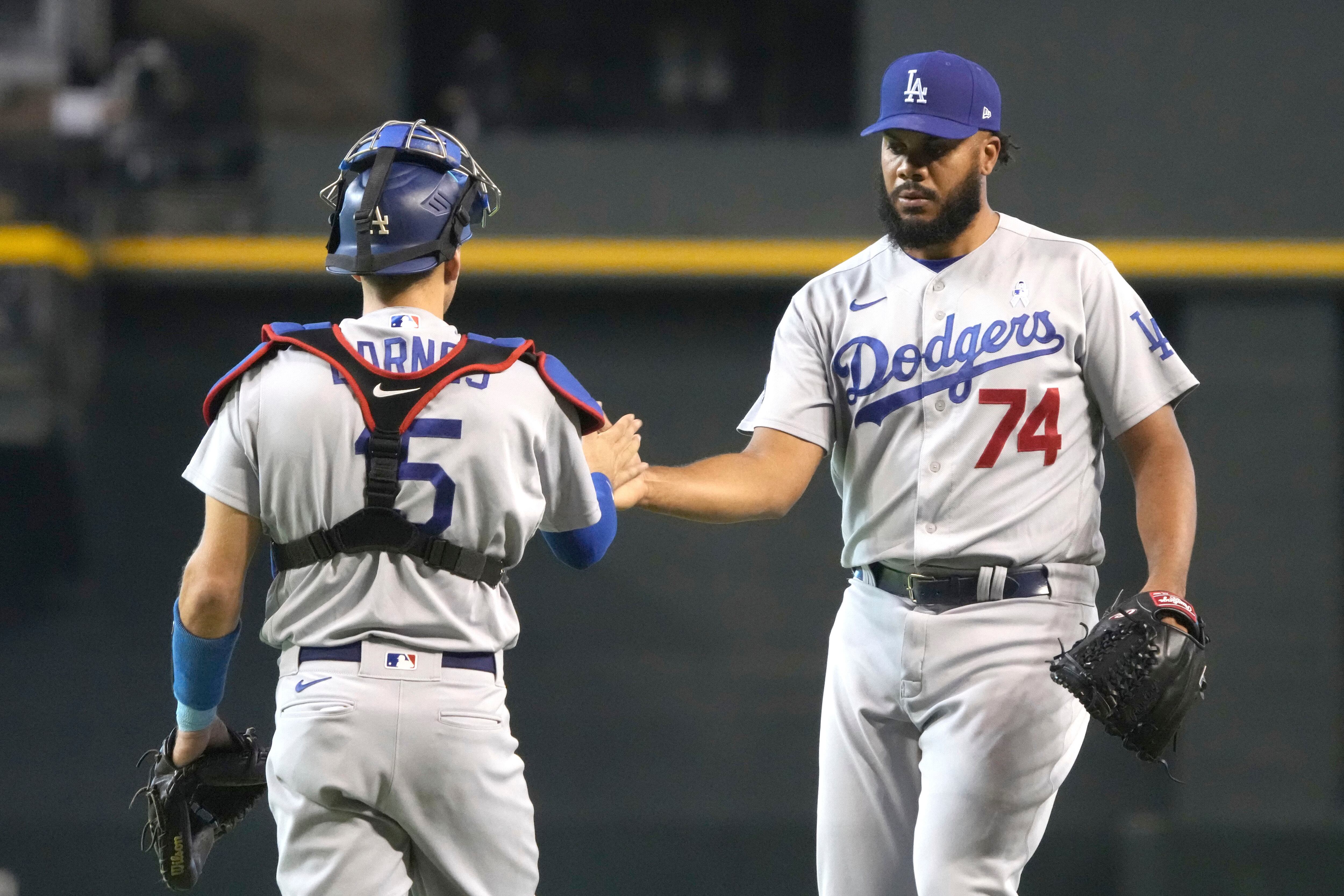 Pujols passes Ott for runs as Dodgers sweep Diamondbacks