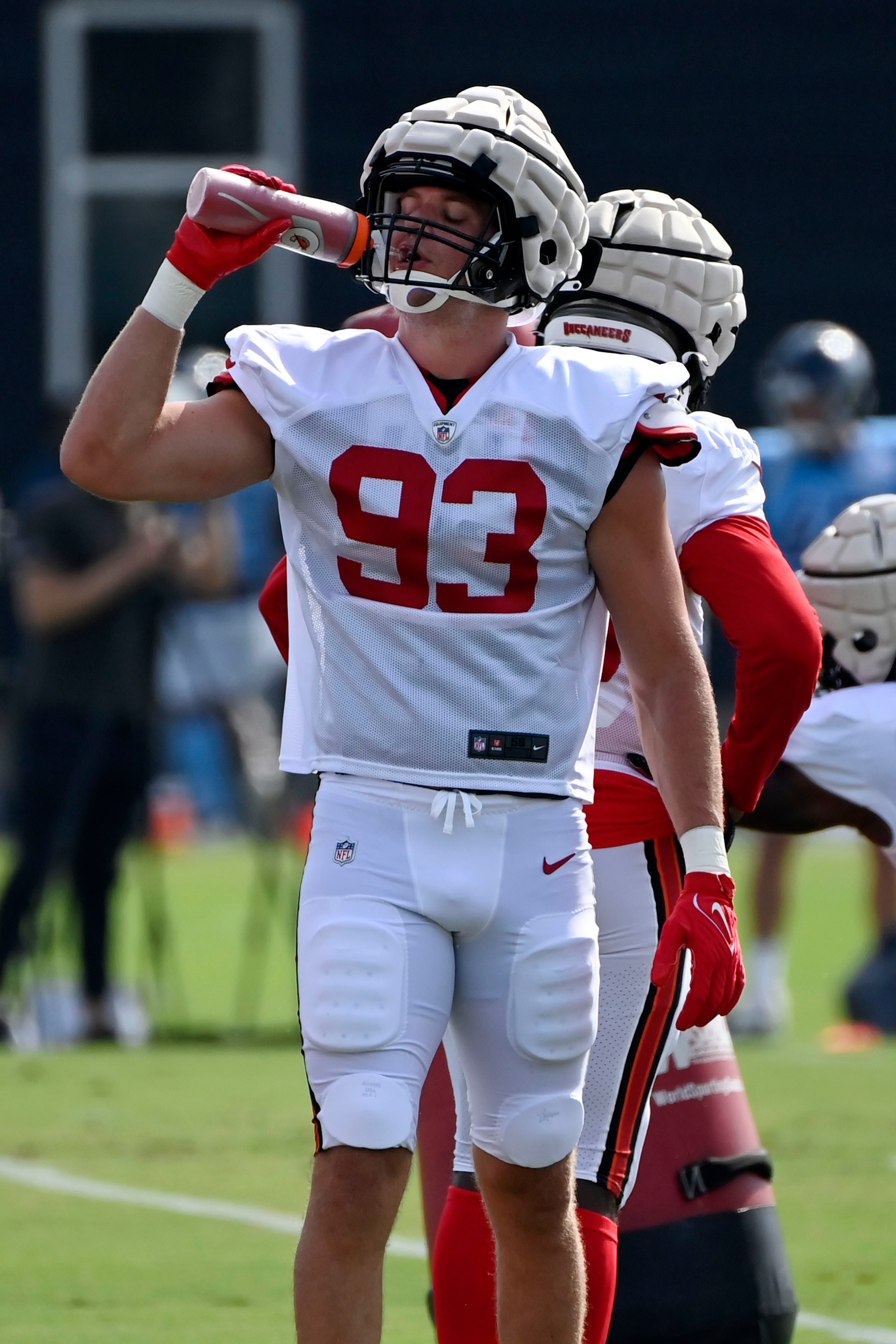 Tampa Bay Buccaneers linebacker Carl Nassib (94) warms up before an NFL  football game against the San Francisco 49ers, Sunday, Dec.11, 2022, in  Santa Clara, Calif. (AP Photo/Scot Tucker Stock Photo - Alamy