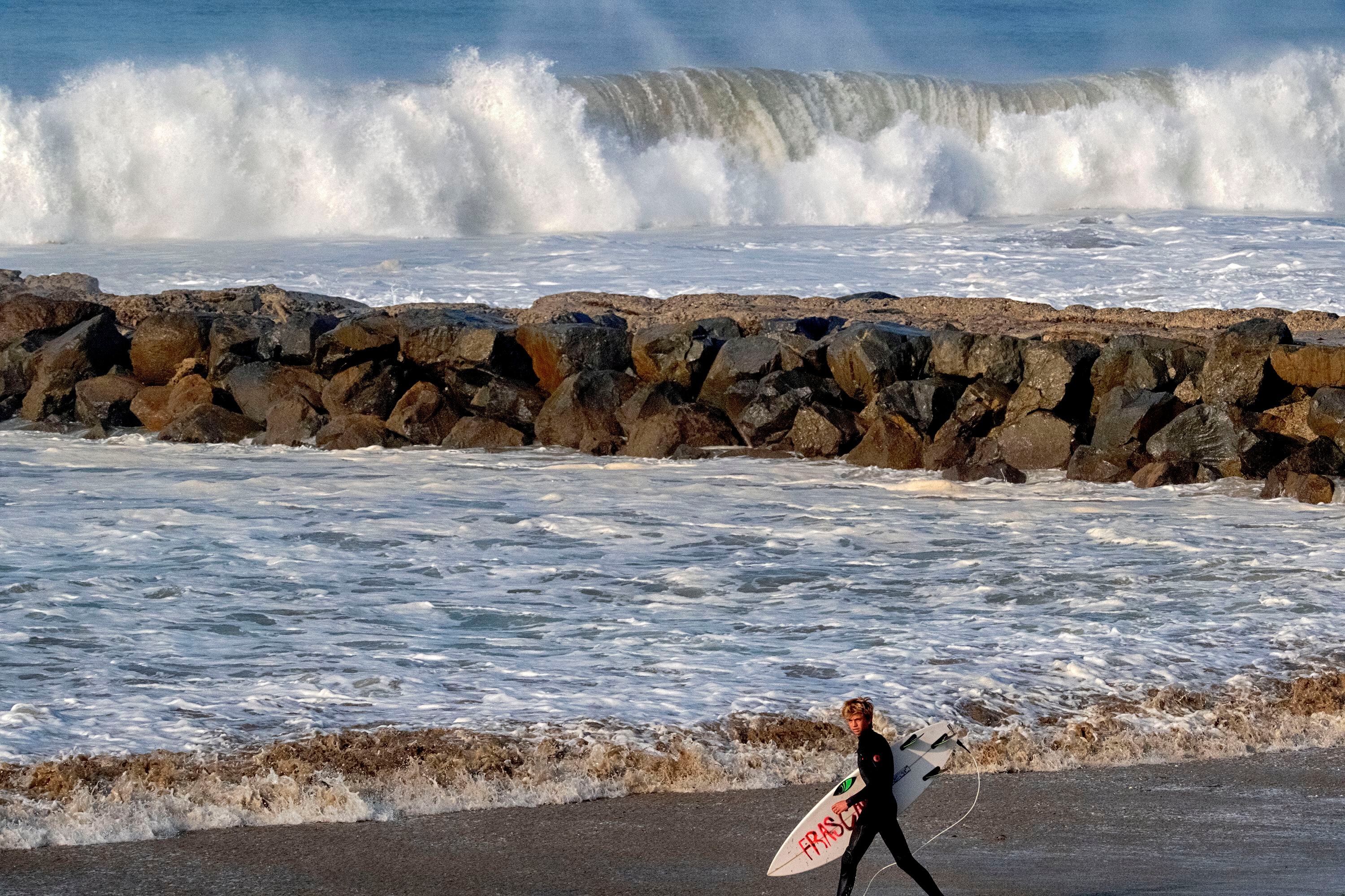 Huge surf pounds West Coast and Hawaii, flooding some low-lying areas