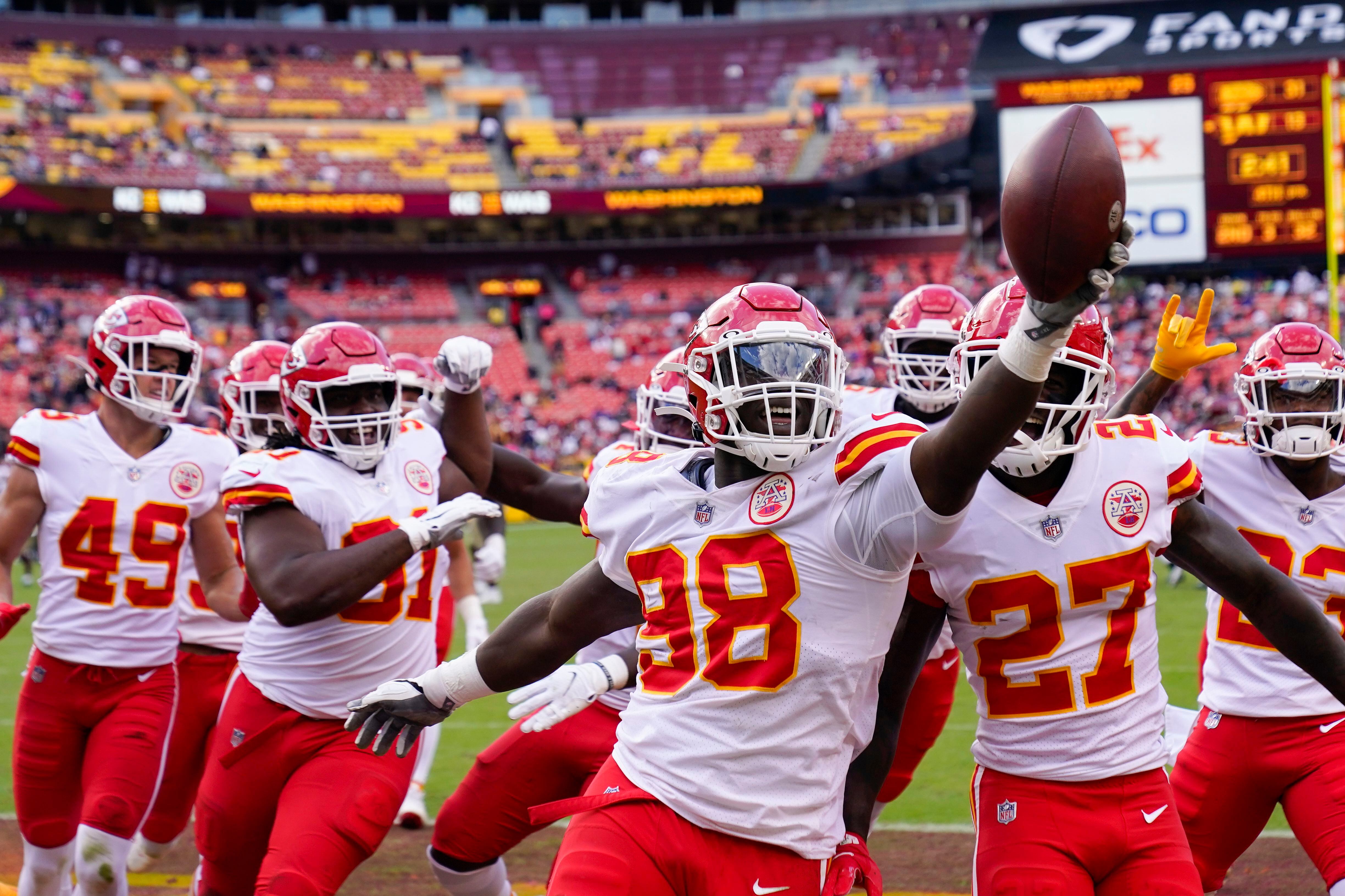 Chiefs beat Washington 31-13; Sean Taylor's No. 21 retired