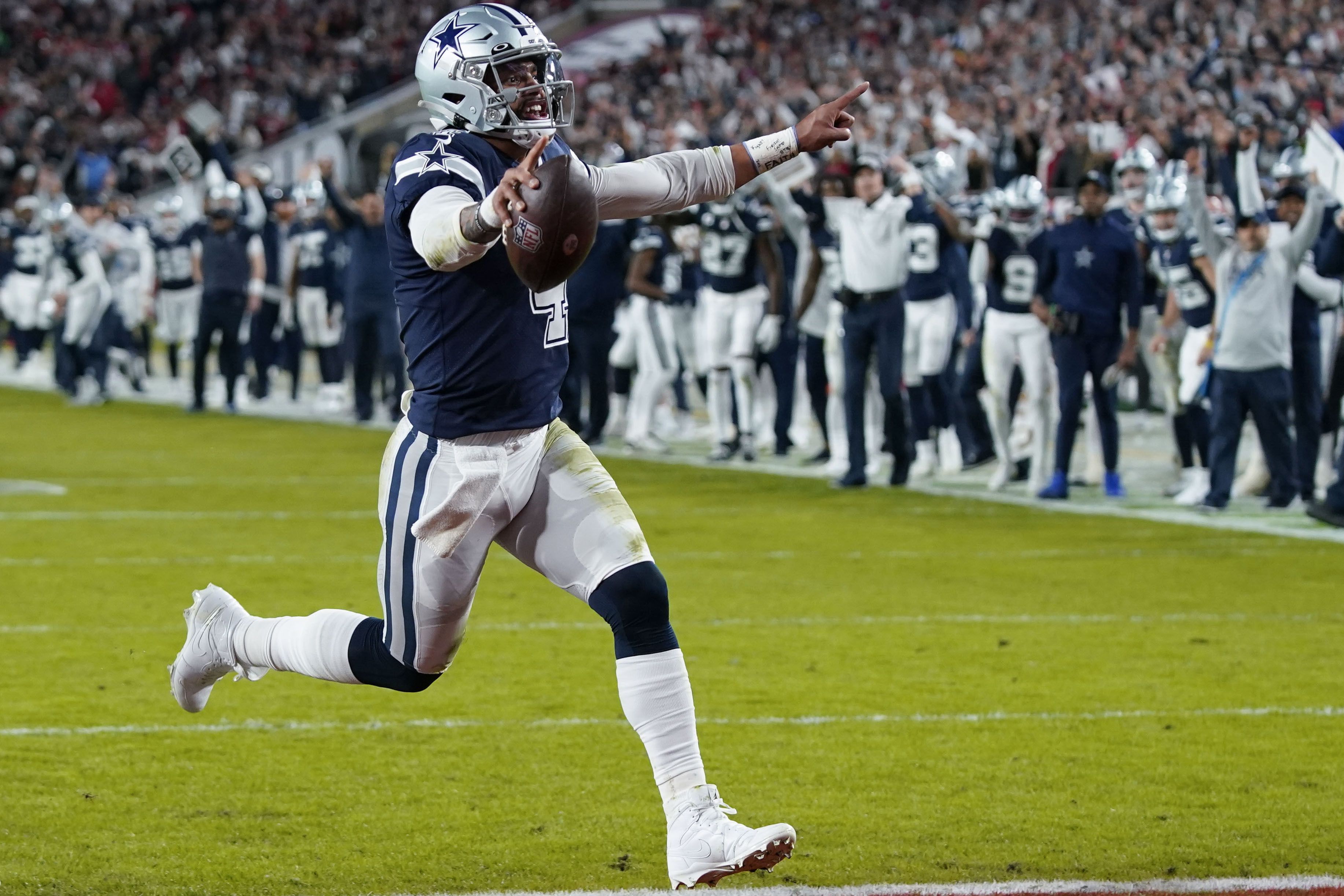 Prescott outshines Brady as Cowboys dominate Buccaneers