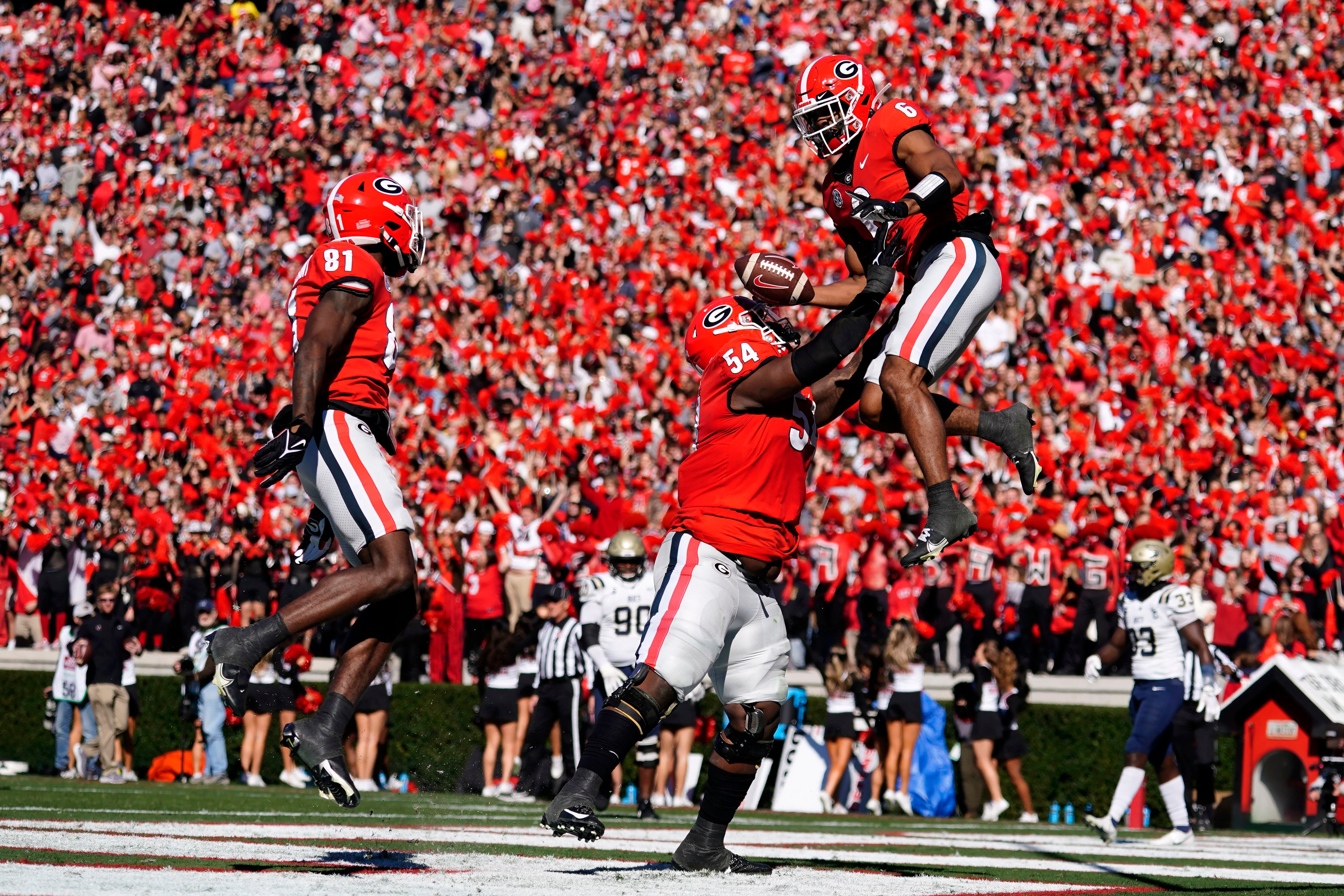 Jordan Davis Georgia Bulldogs Unsigned Celebrates a Touchdown Run Photograph