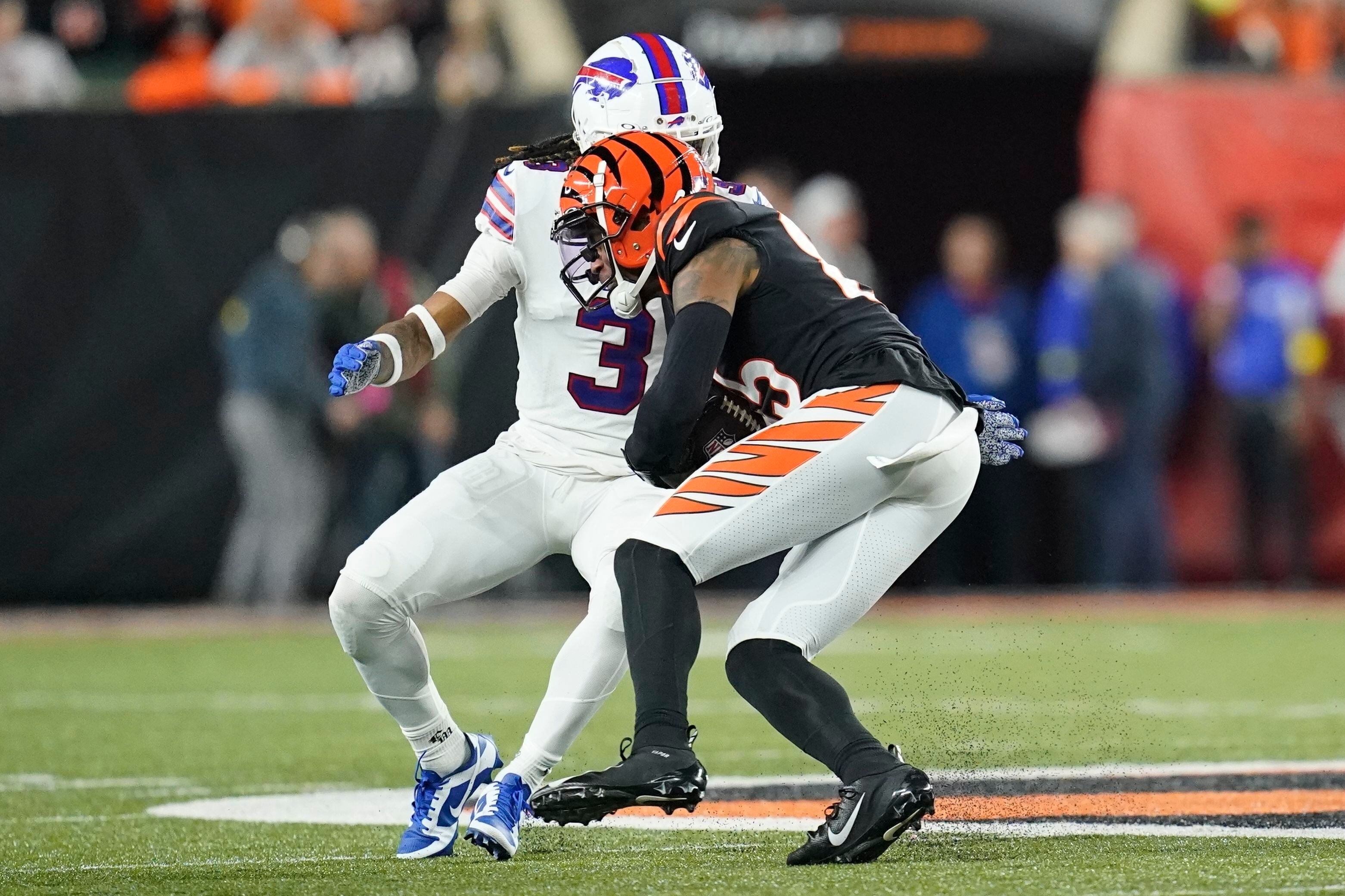 Tee Higgins sends heartbreaking message to Damar Hamlin after routine tackle  at Buffalo Bills game saw him collapse