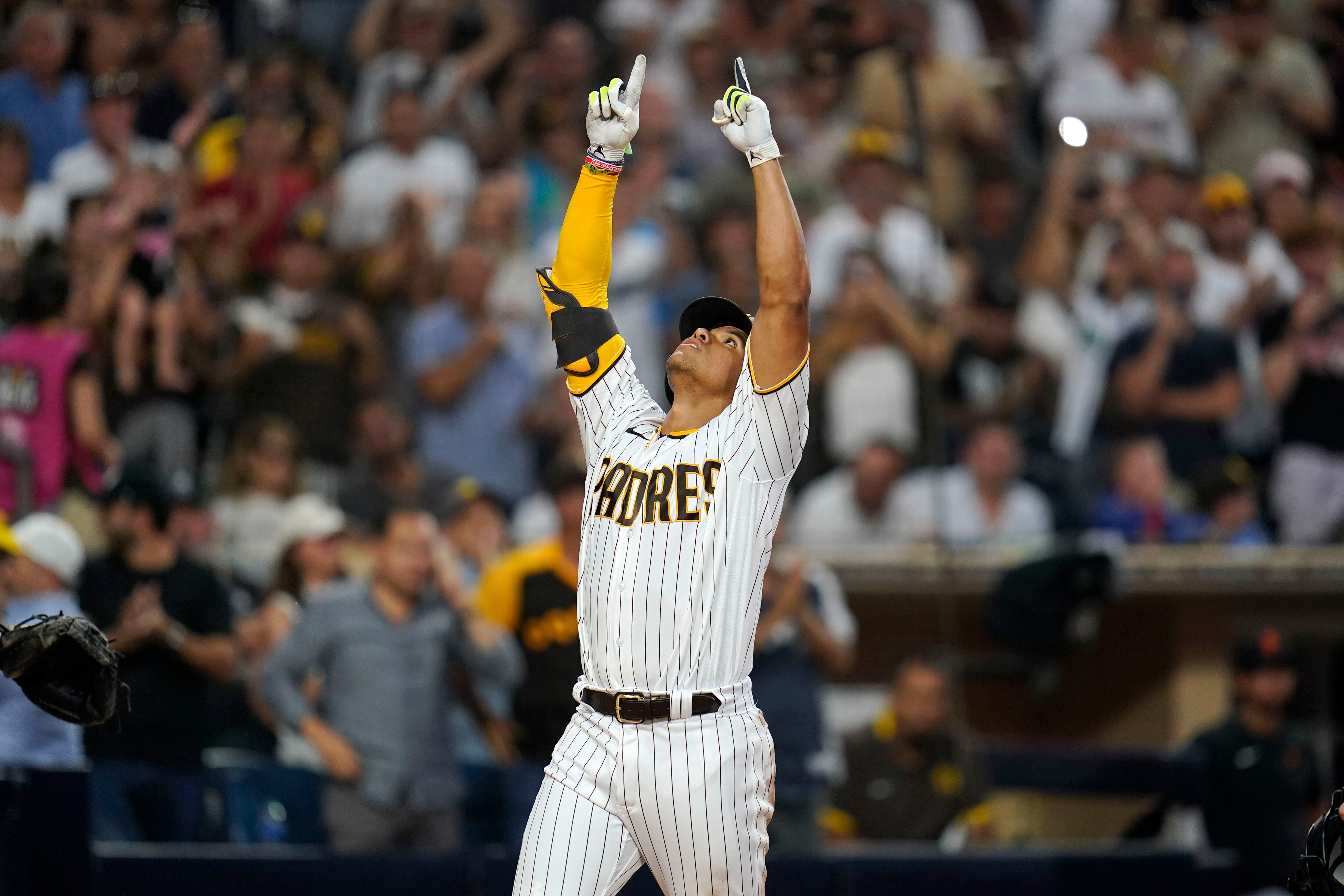 LaMonte Wade Jr.'s solo homer (3), 04/26/2023