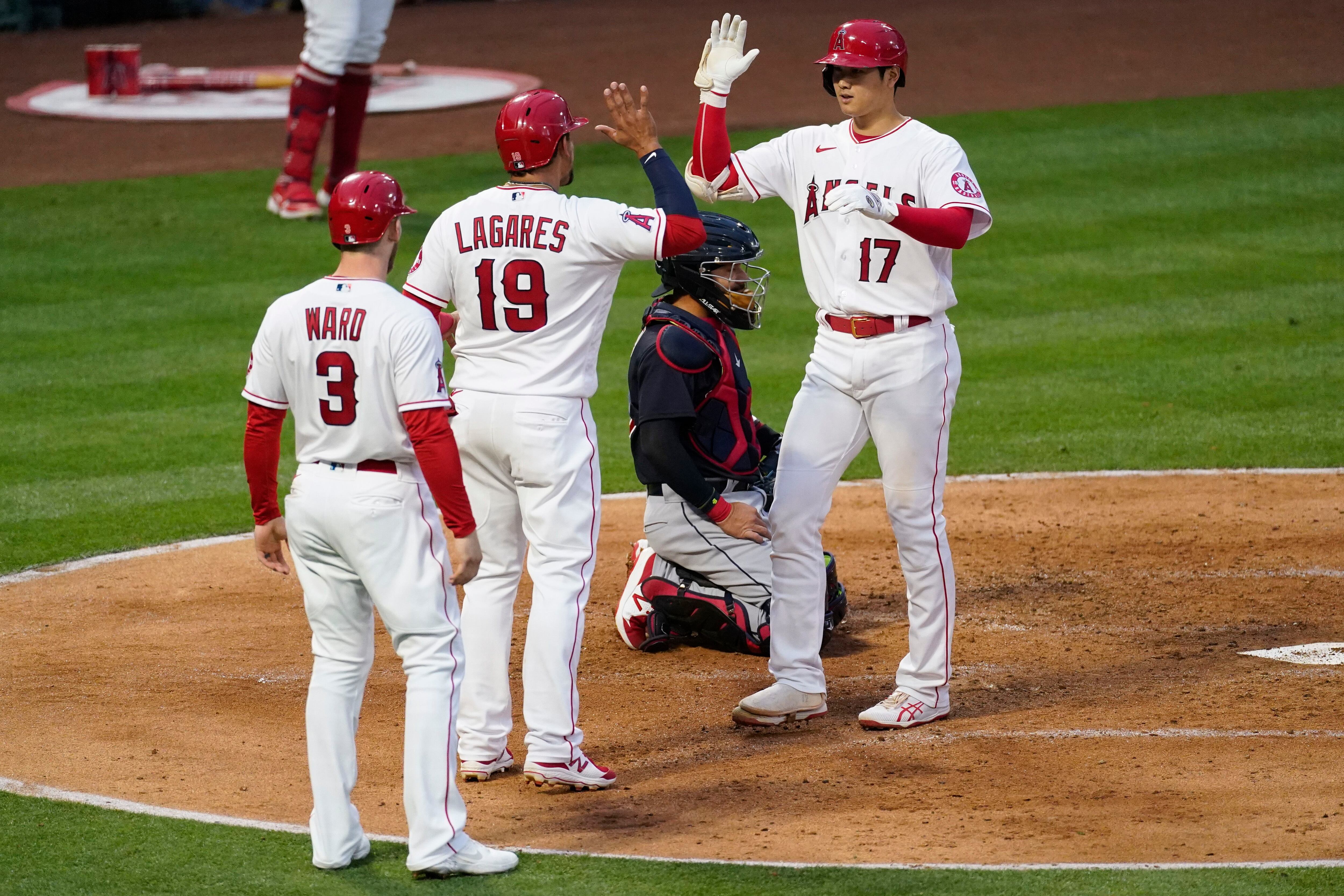 Pujols hits two homers in win over Indians