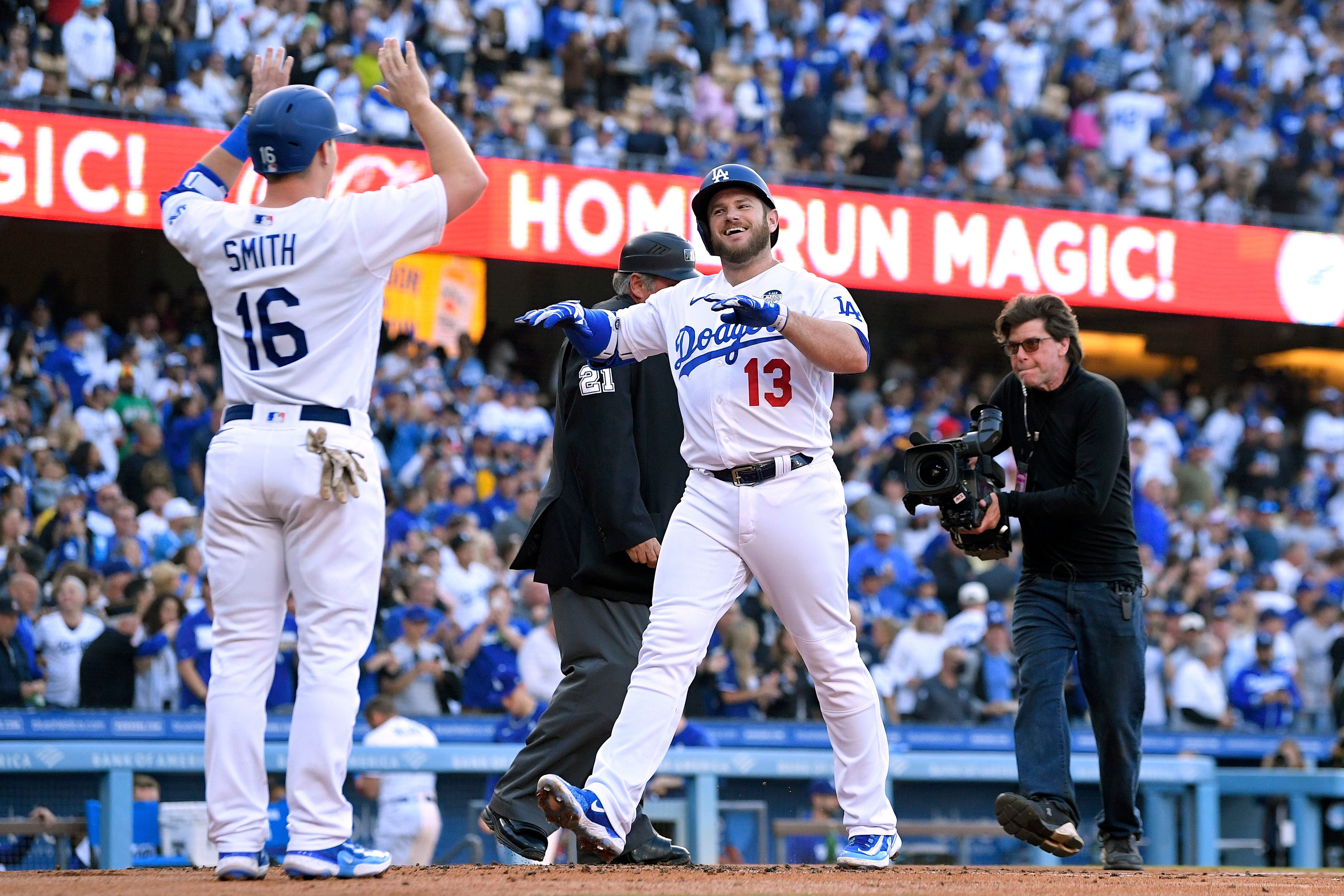 Betts hits 2 HRs, Kershaw beats Yankees for 1st time in Dodgers' 8