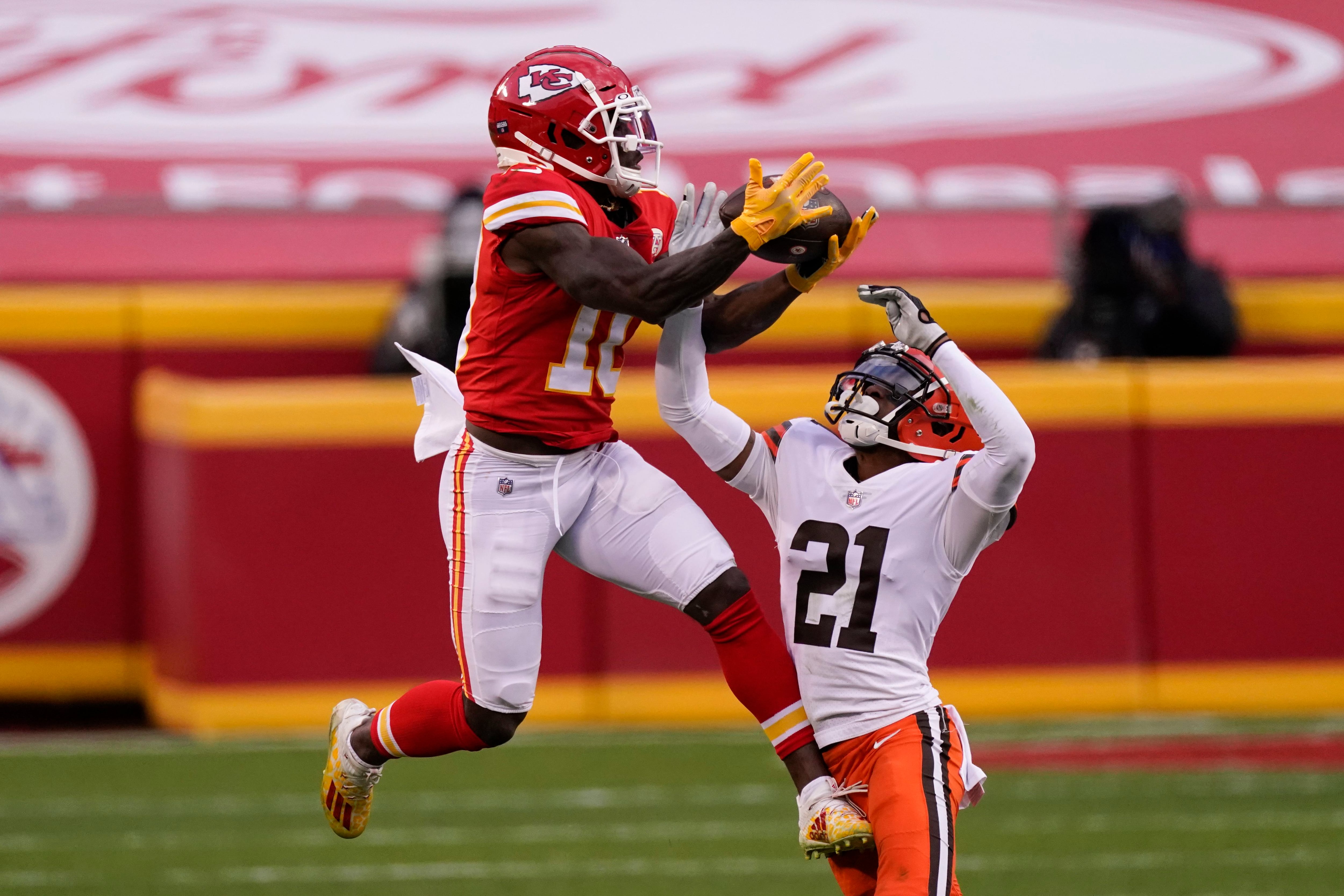 The Smith-Schuster Solution: How JuJu Is Helping the Chiefs Thrive Without  Tyreek Hill