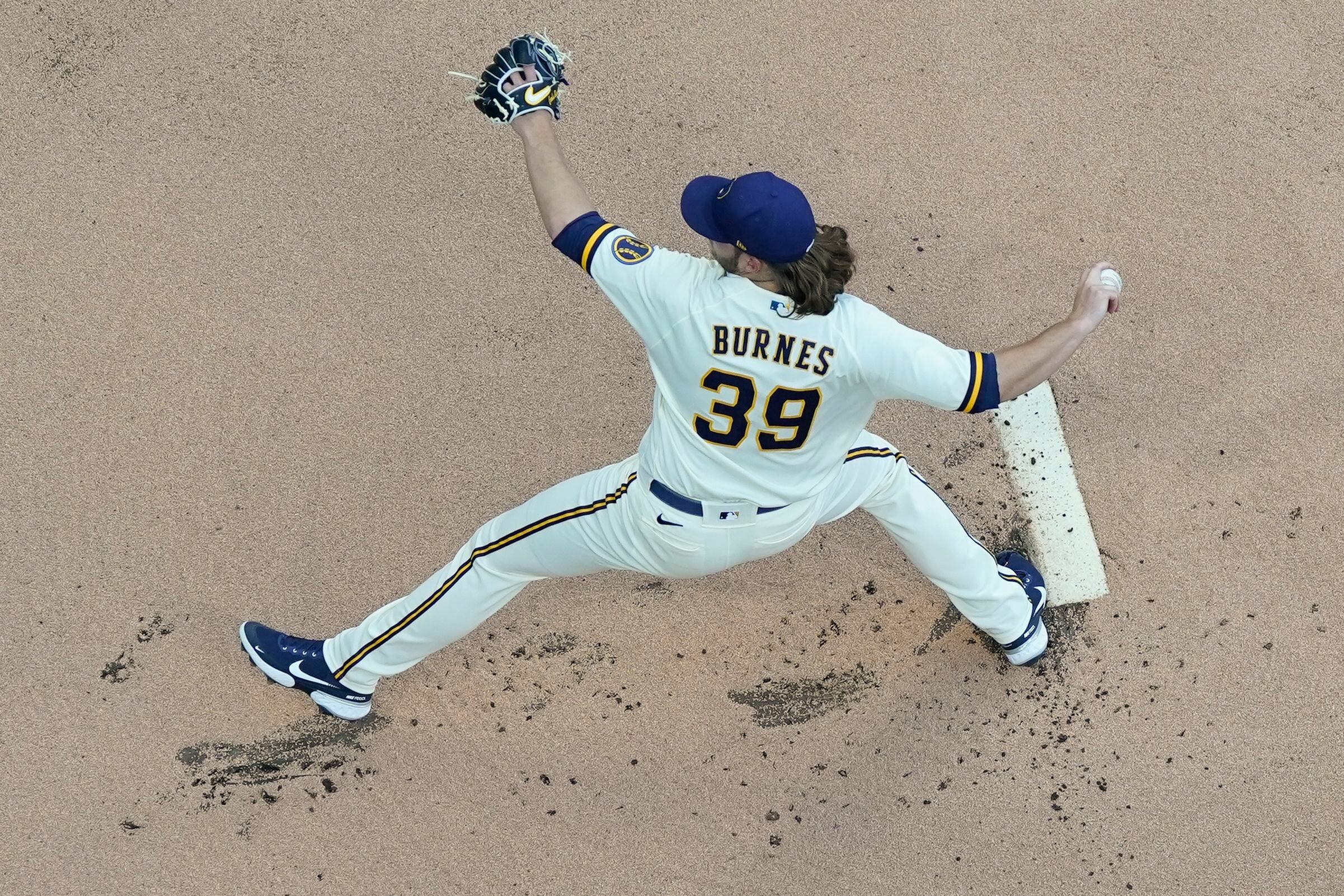 Corbin Burnes dominates in Brewers 8-0 win over Cardinals - WTMJ