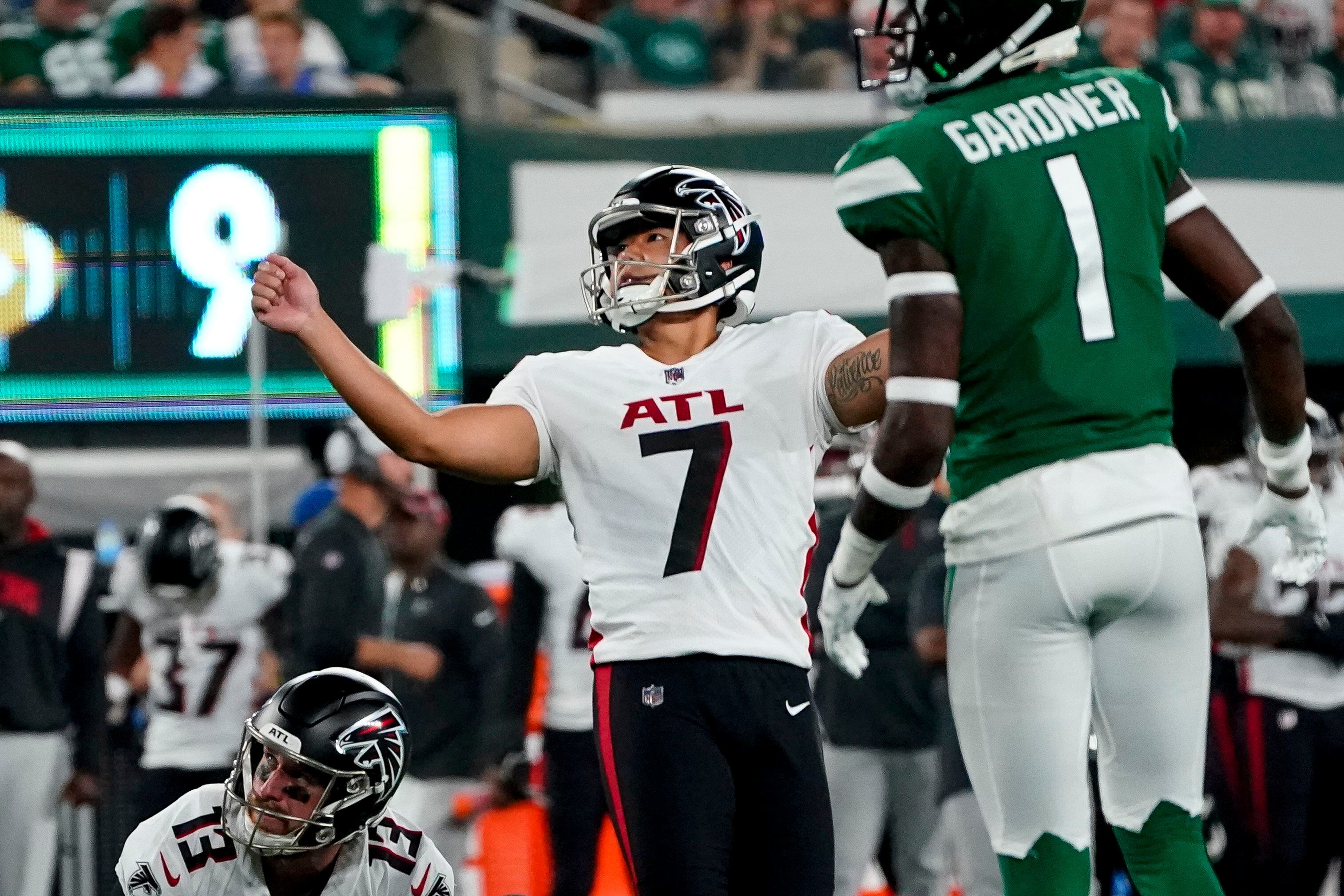 EAST RUTHERFORD, NJ - AUGUST 22: Atlanta Falcons quarterback Marcus Mariota  (1) during the National Football League game between the New York Jets and  the Atlanta Falcons on August 22, 2022 at