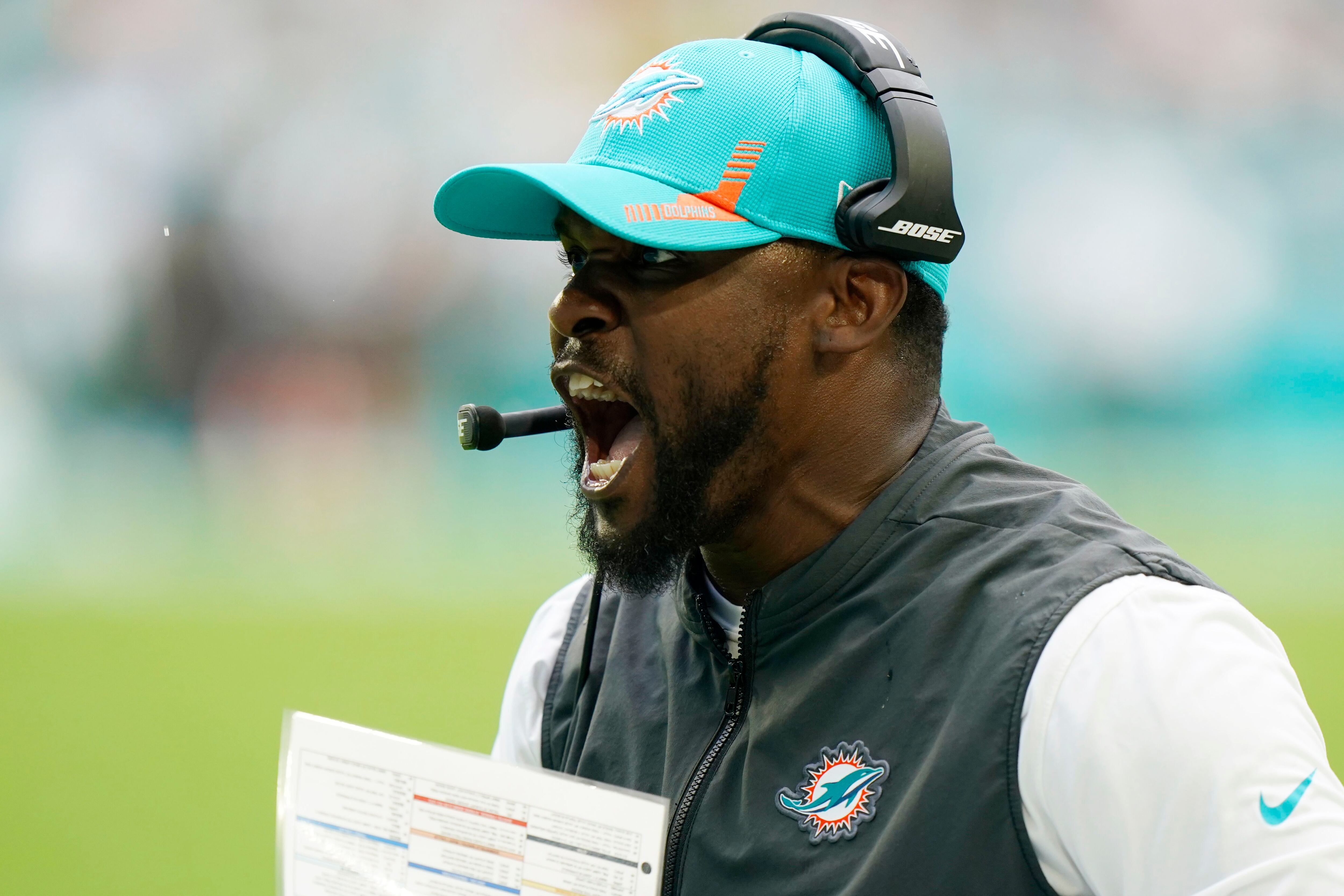 Dolphins extend winning streak to 6, rally past Jets 31-24