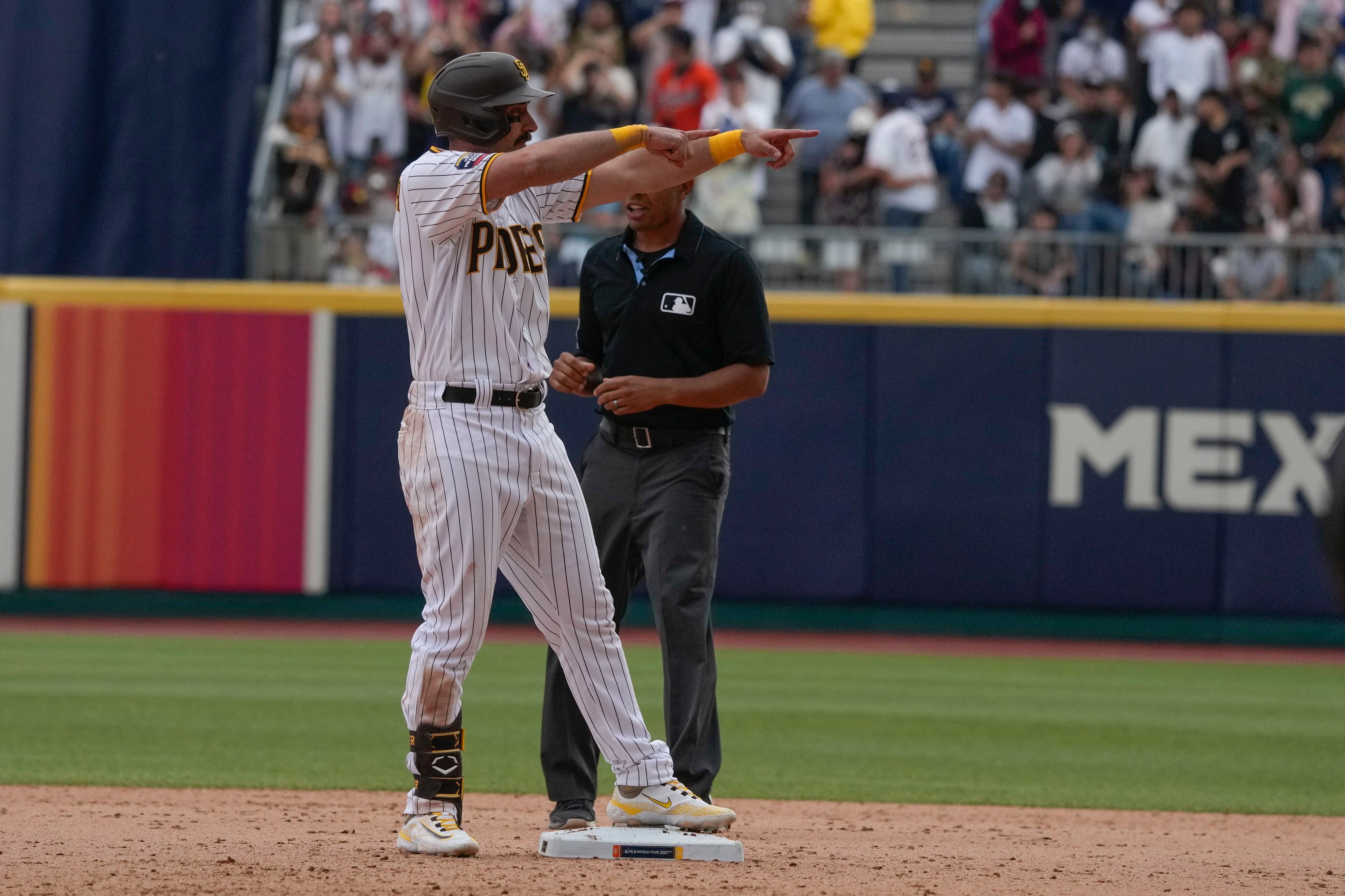 Padres rally for 2-game Mexican sweep, beat Giants 6-4