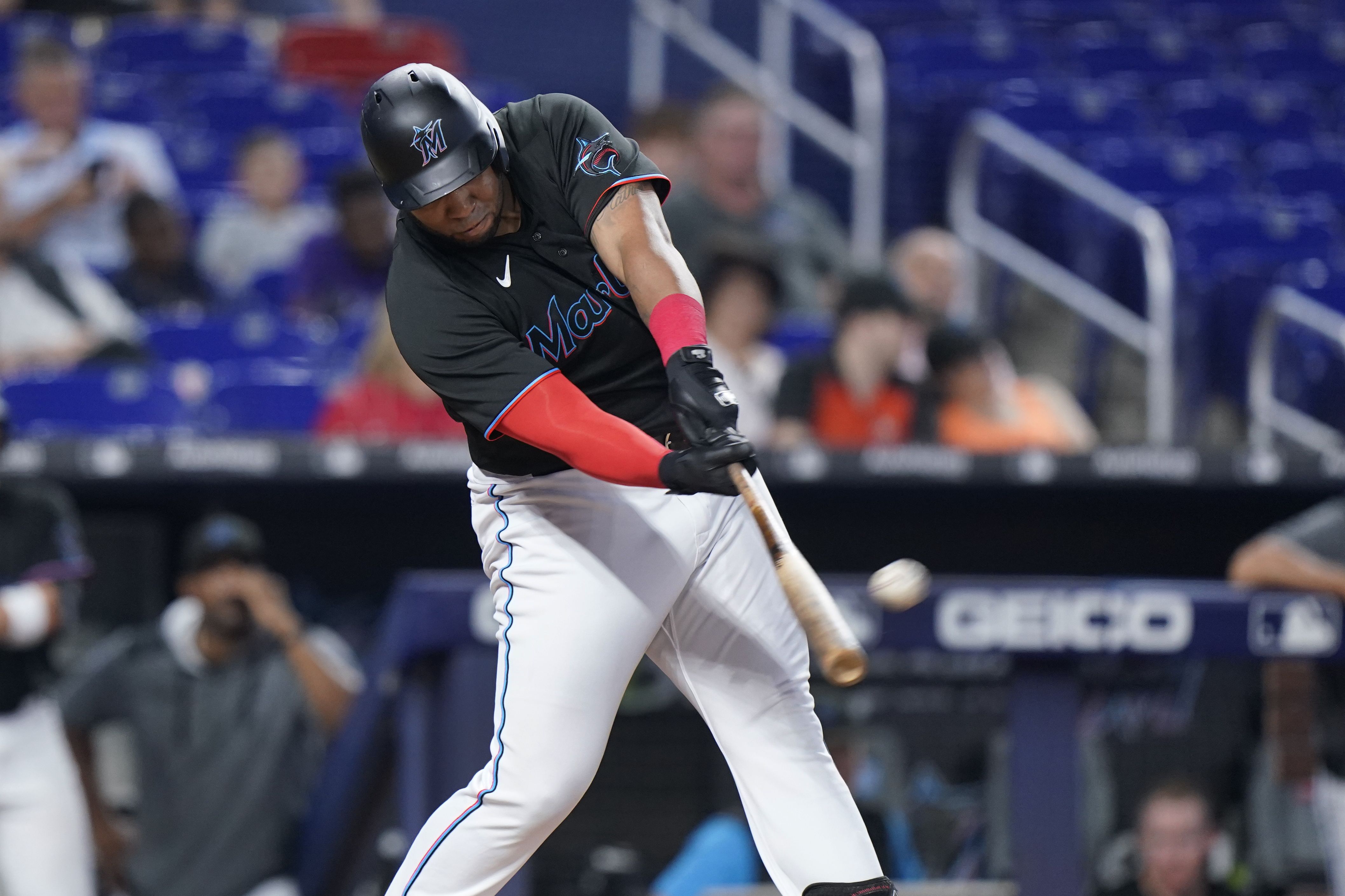 Acuña, Olson power Braves to doubleheader sweep of Marlins