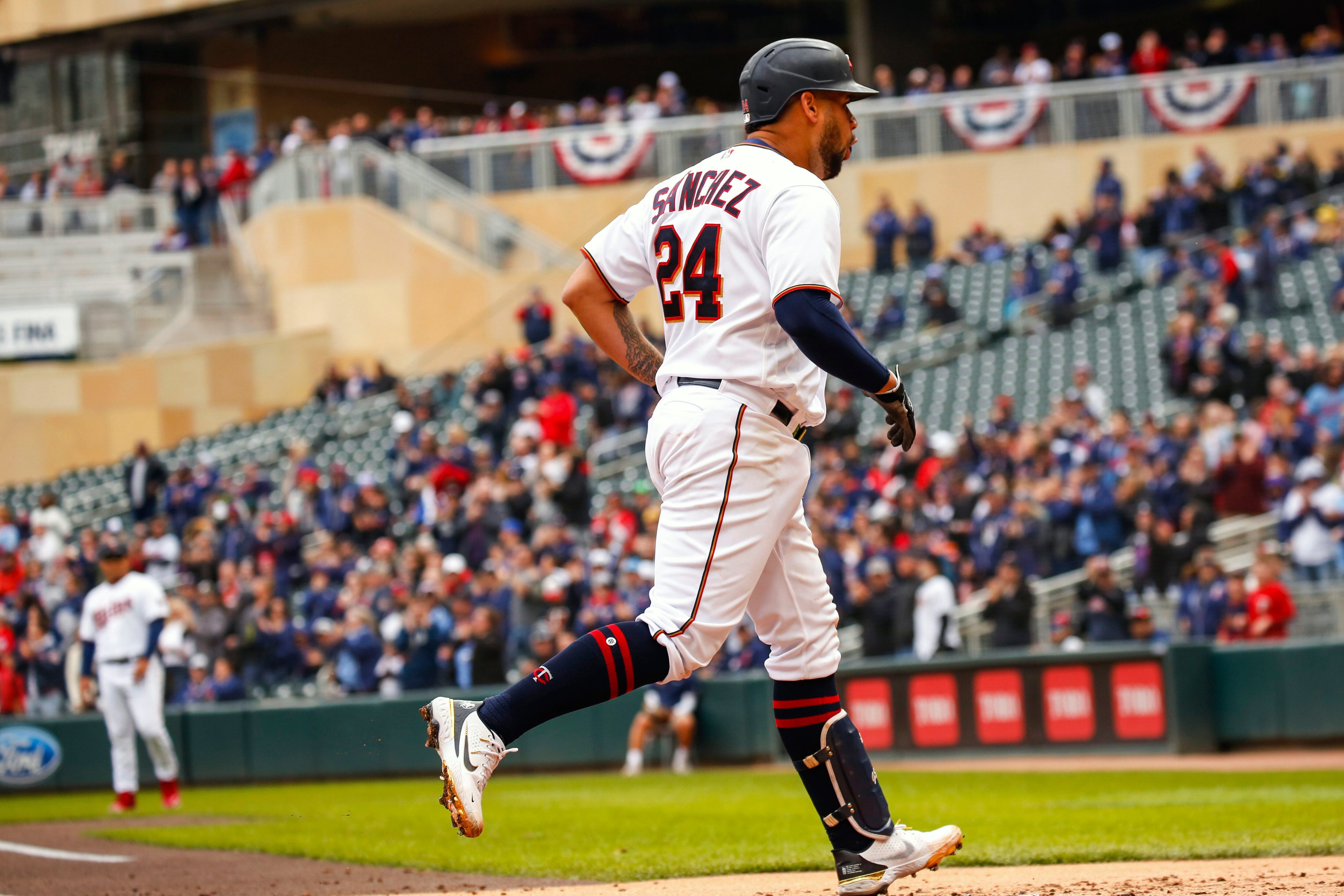 Red Sox beat Twins 10-4 for 6th straight win