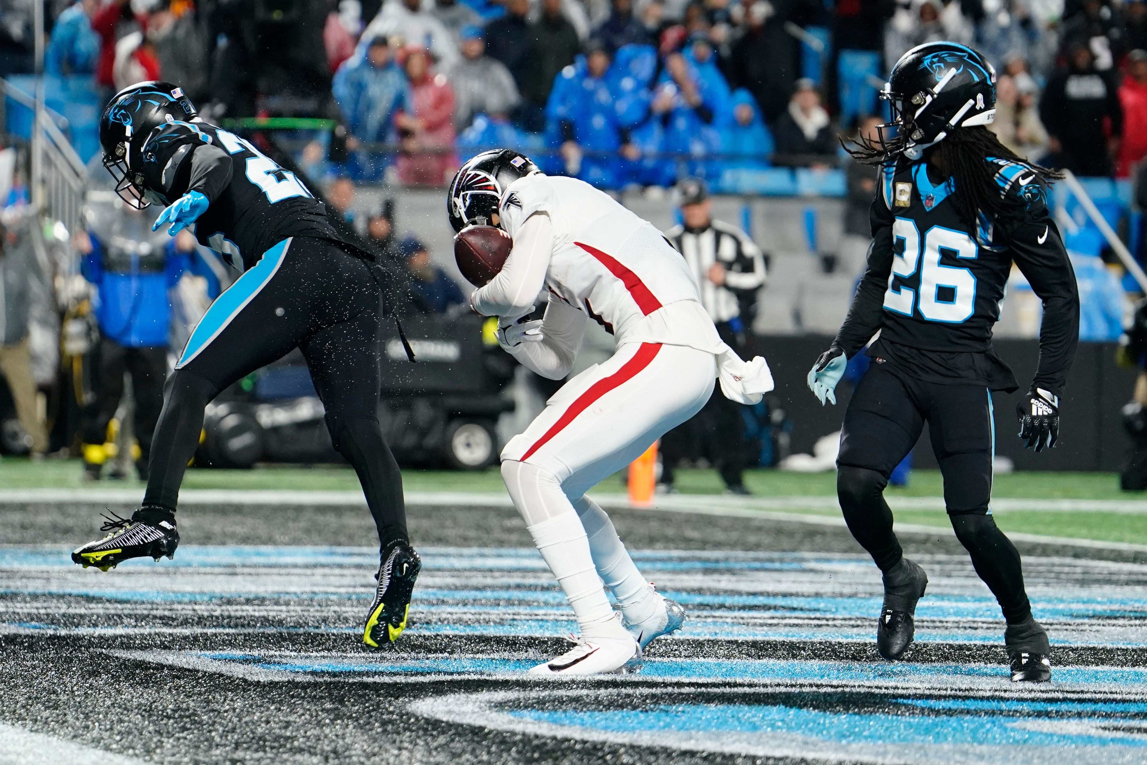 Joe Mixon scores 4 TDs as Bengals take 35-0 lead vs Panthers into half