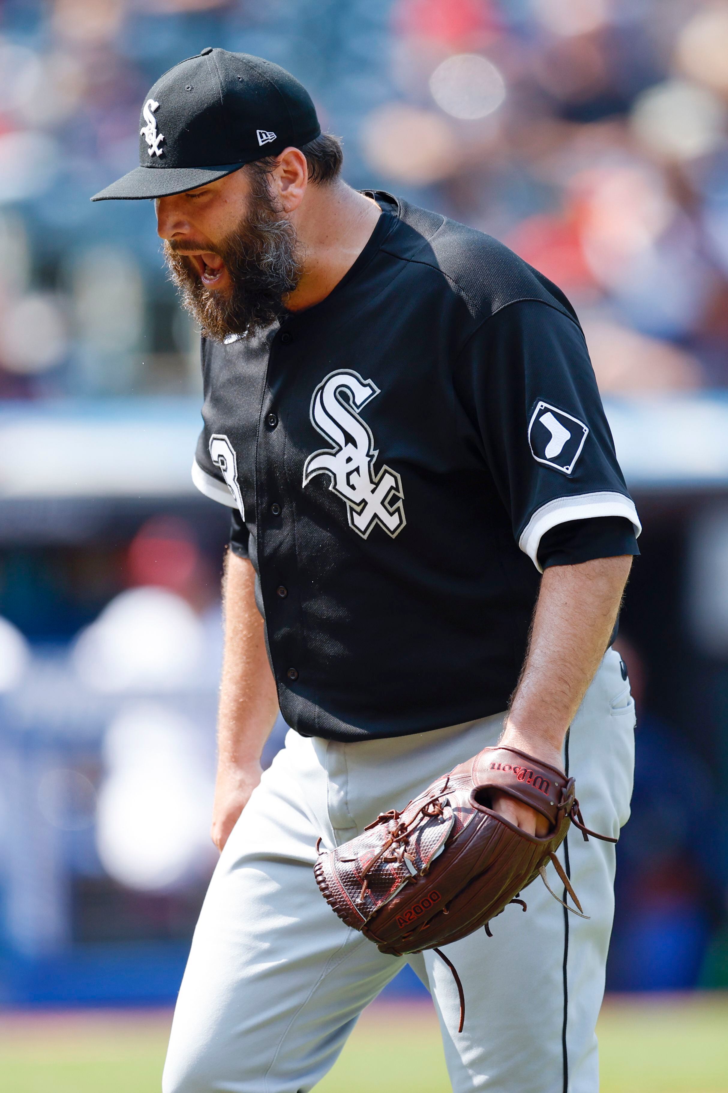 White Sox pound 5 homers, rock Central-leading Guardians 8-2