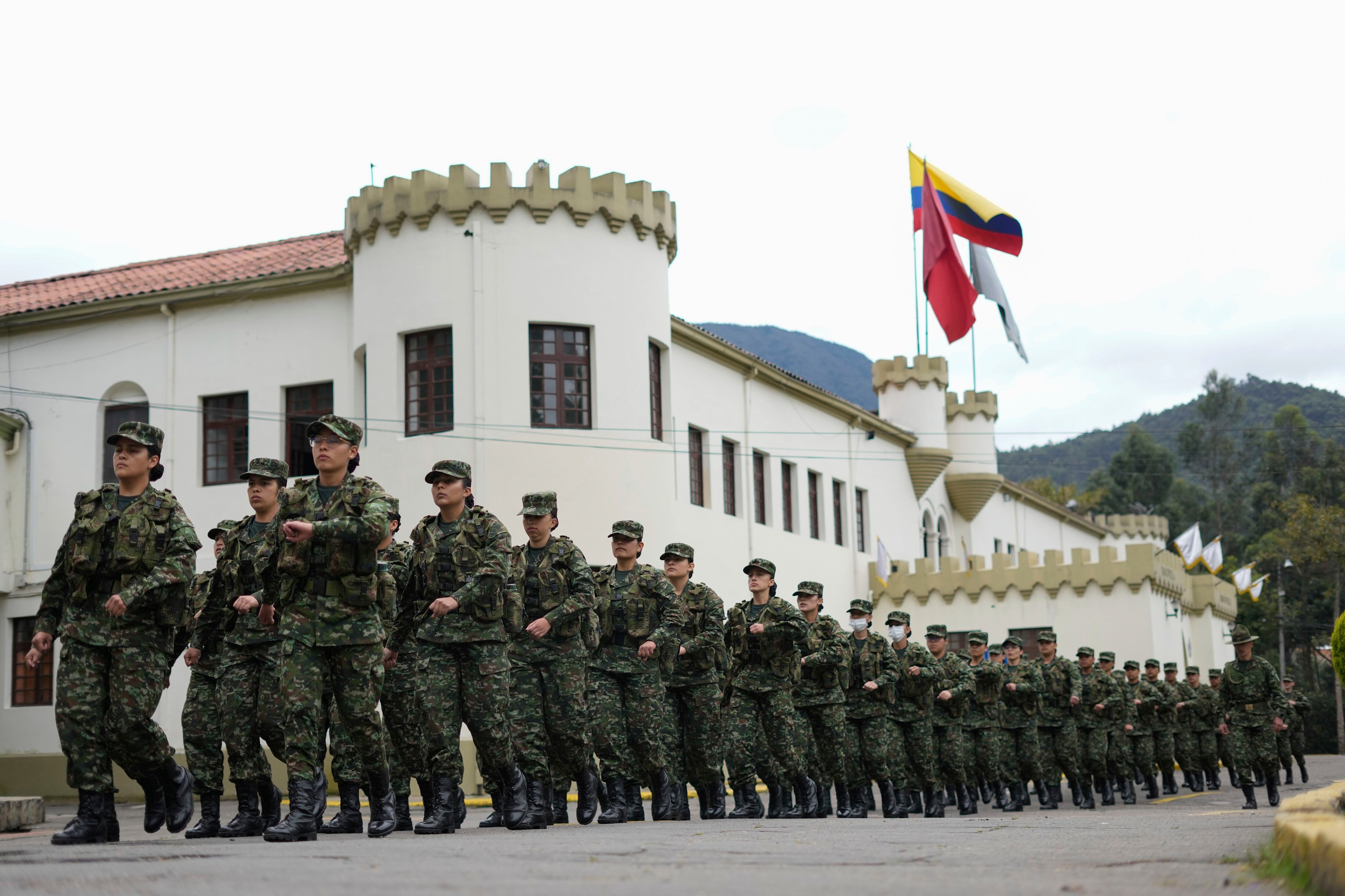 Women enlist in Colombia's army for first time in 25 years