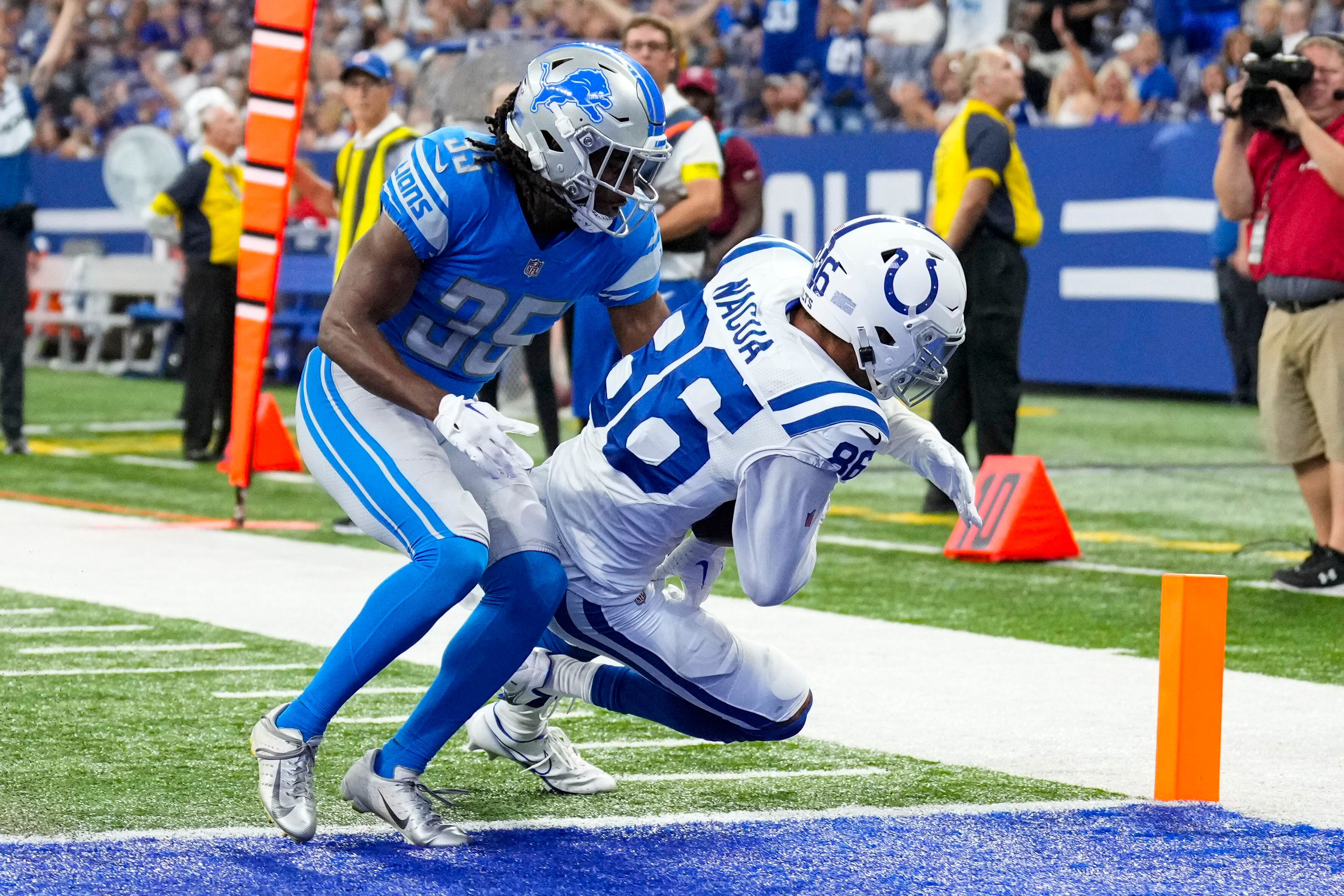 Igwebuike's late TD, 2-point stop lead Lions past Indy 27-26