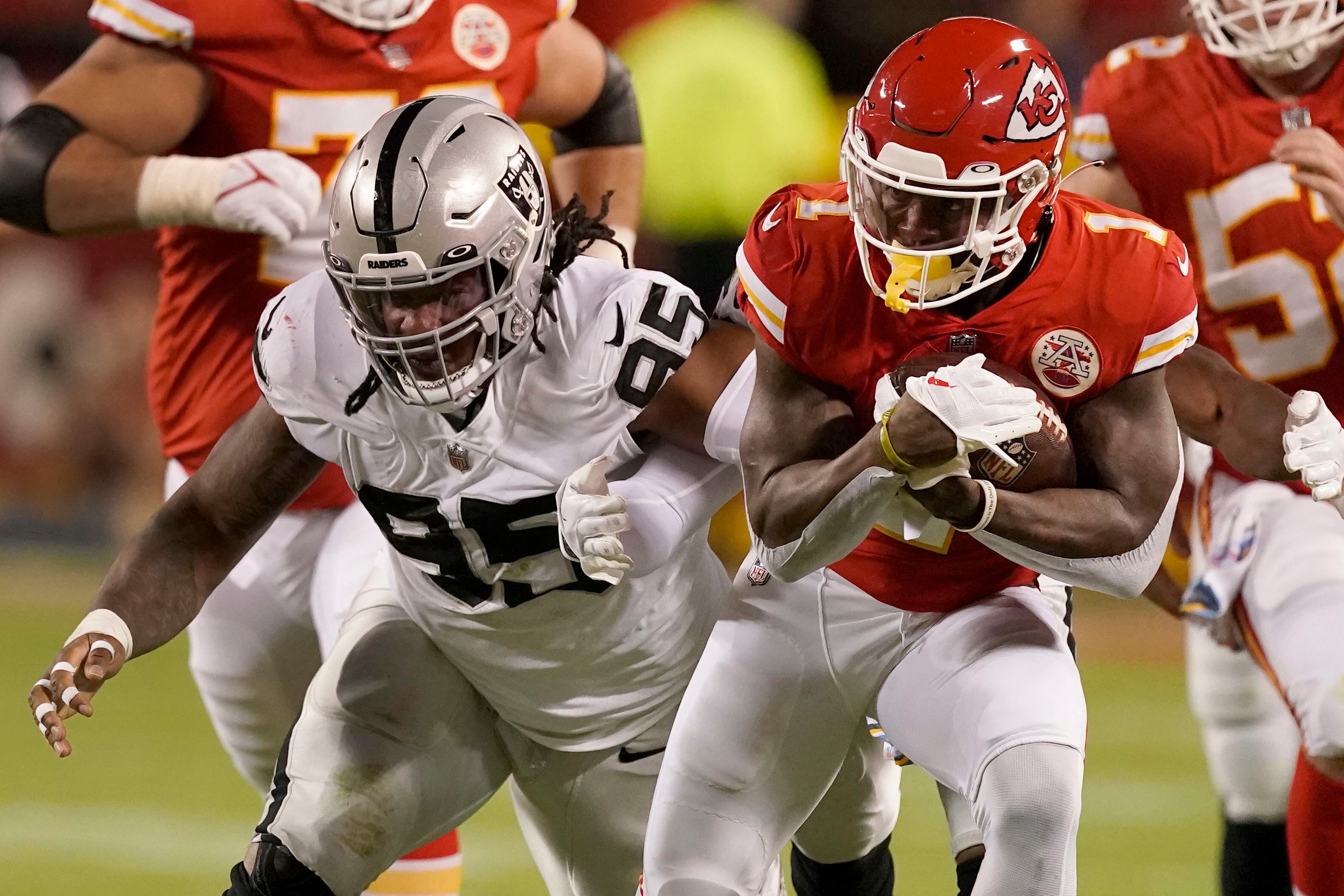 Chiefs hold on for wild 30-29 victory over rival Raiders