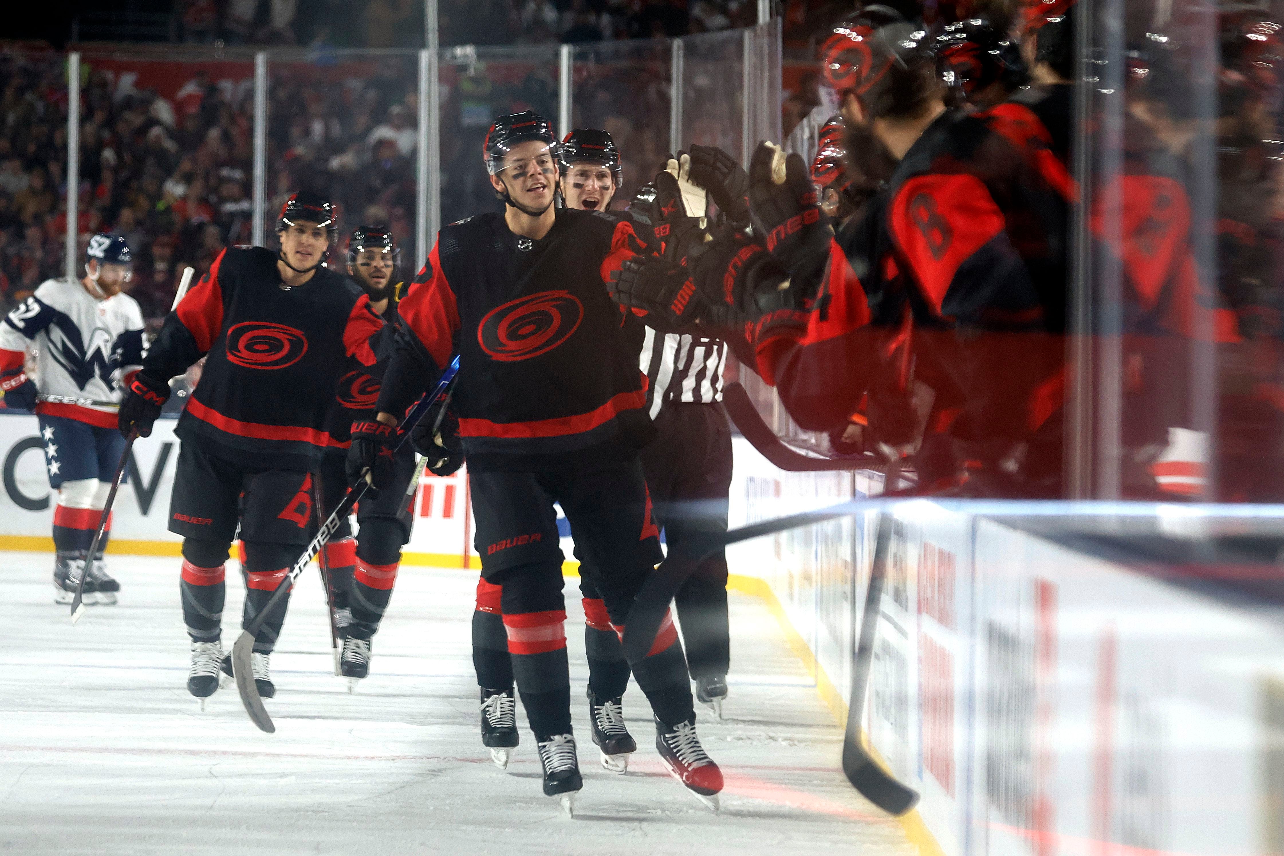 Hurricanes top Capitals 4-1 in Carolina's 1st outdoor game