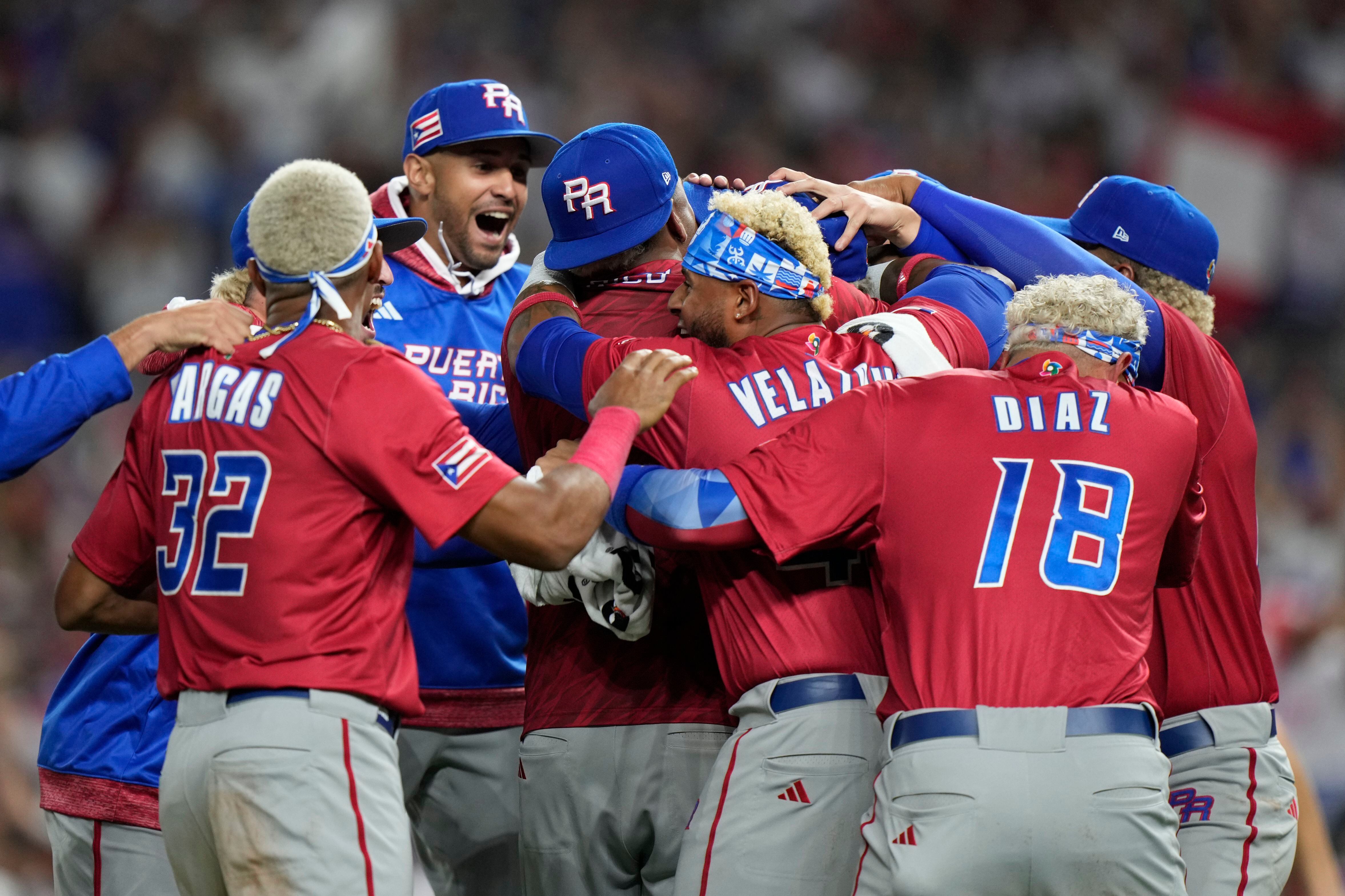 Edwin Diaz leaves field in wheelchair after celebration injury