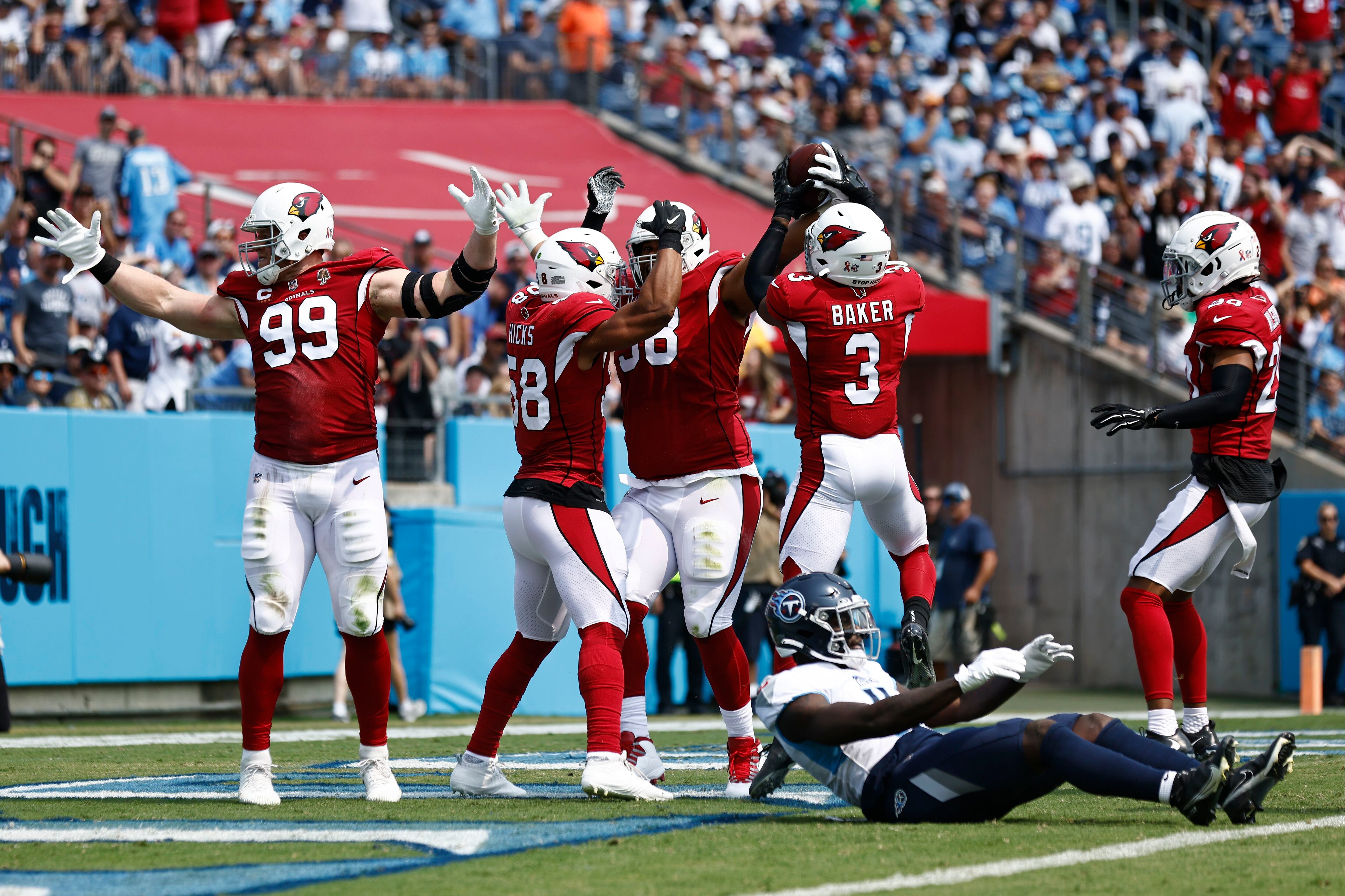 Murray gets 5 TDs, Jones 5 sacks as Cards rout Titans 38-13