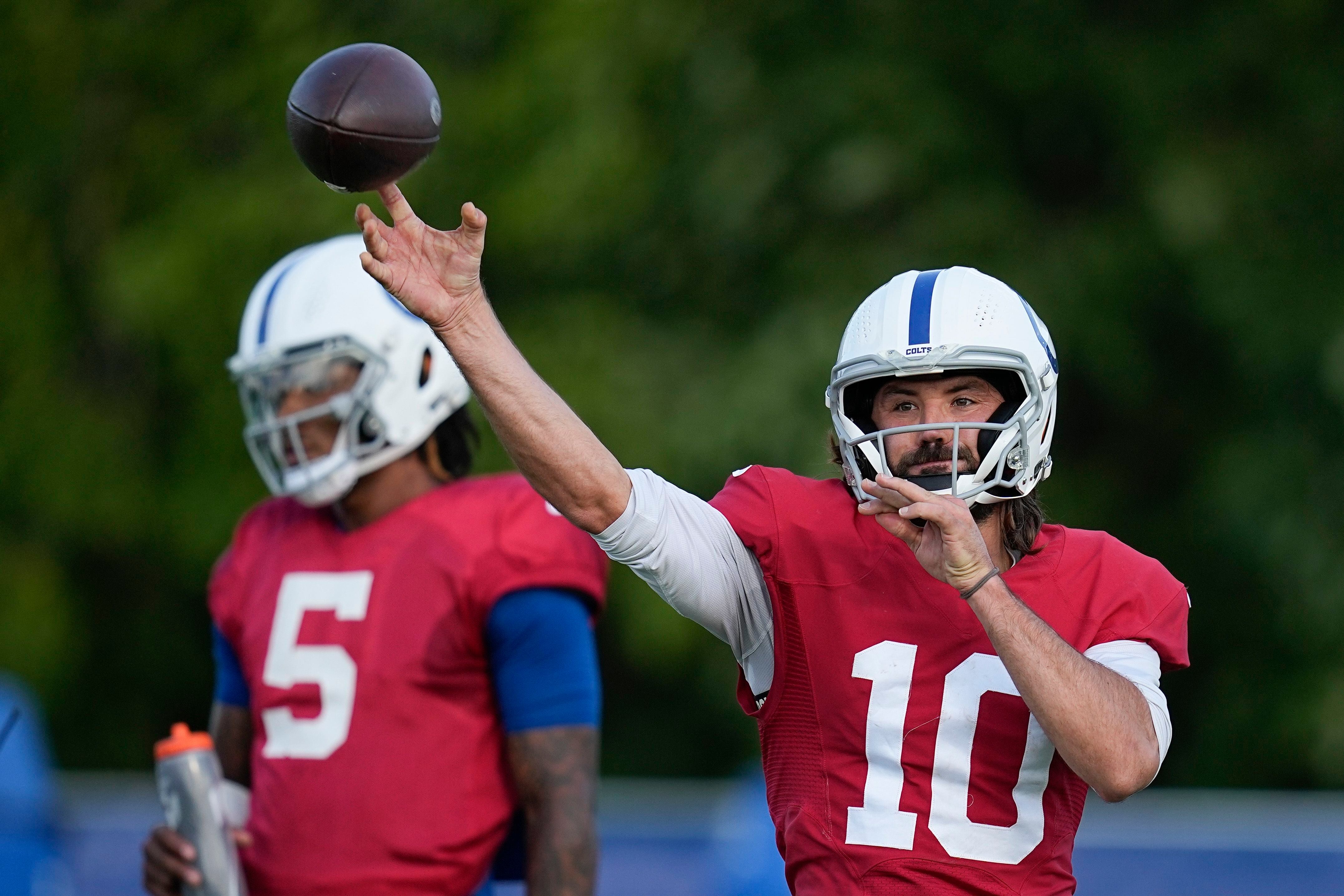 QBs Fields and UF alum Richardson garner spotlight as Bears and Colts  practice together before preseason game – Orlando Sentinel