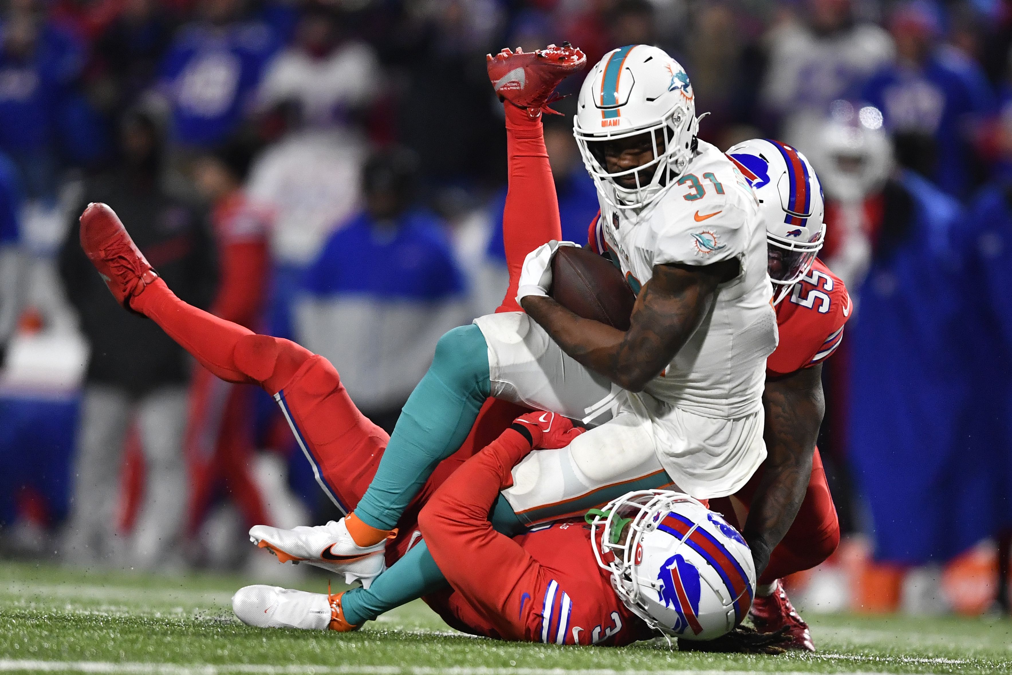 Bills-Dolphins halted after snowballs thrown on field