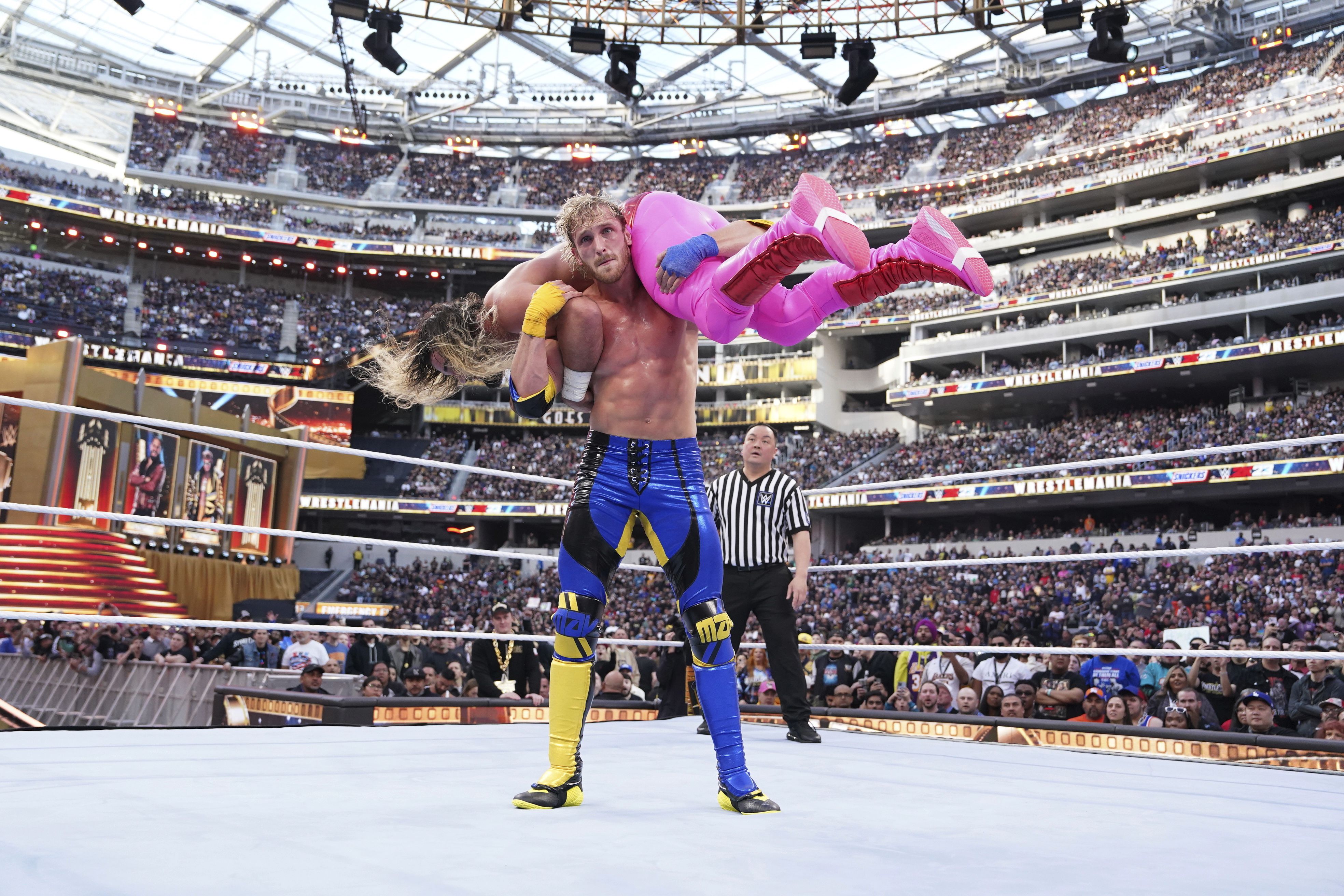 George Kittle helps Pat McAfee win WWE WrestleMania 39 match