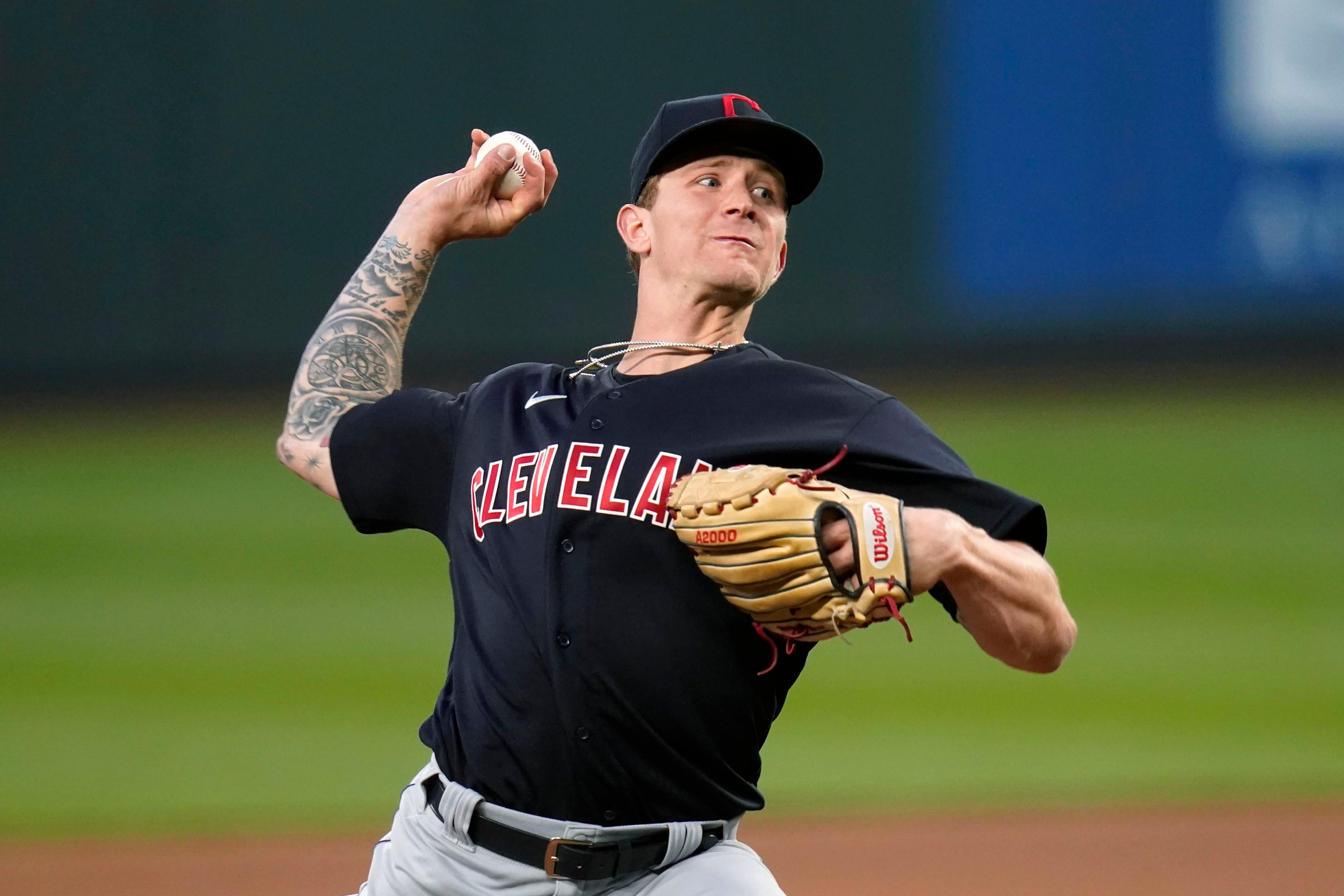 Seattle Mariners starting pitcher Chris Flexen throws to an