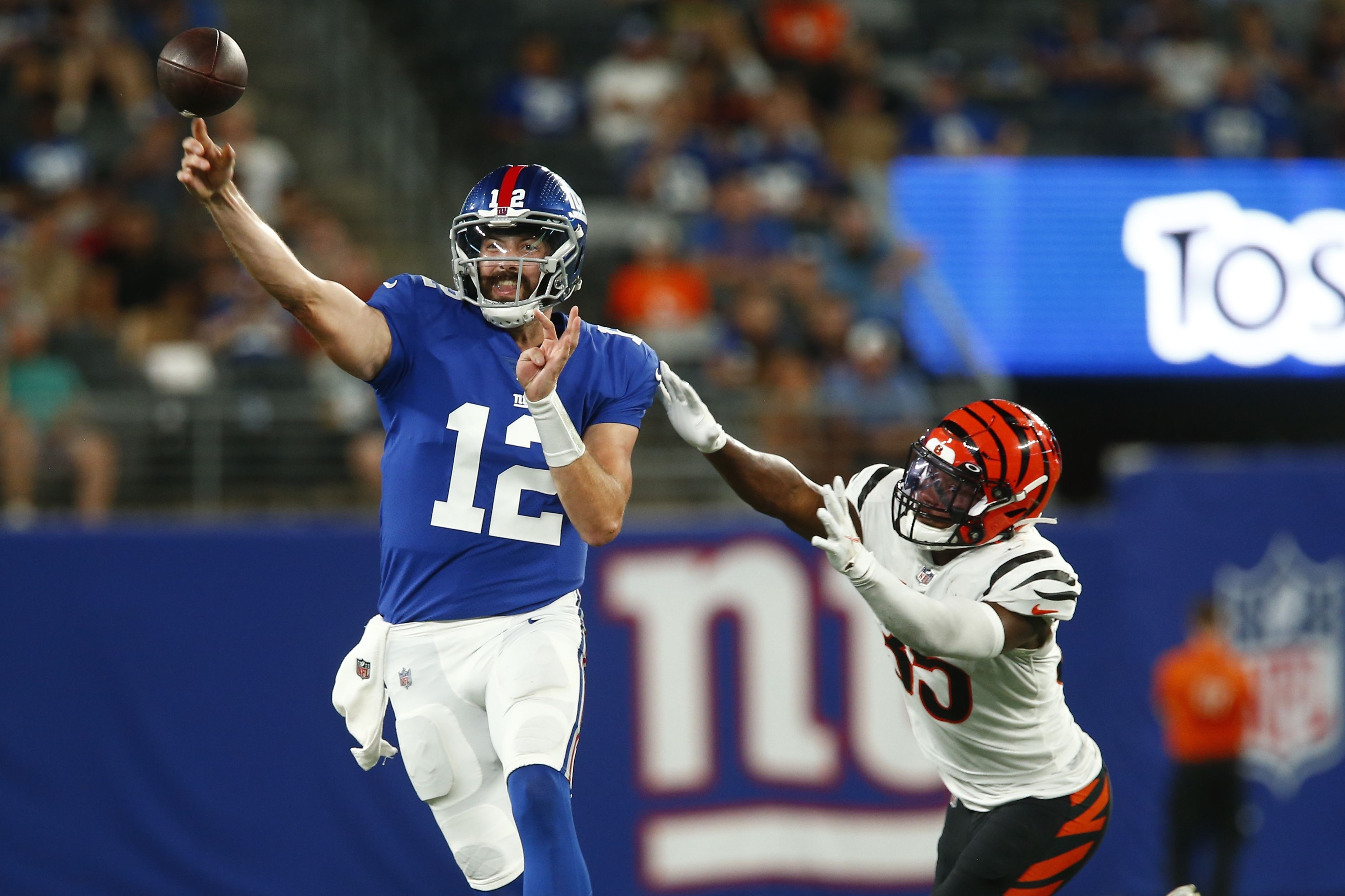 New York Giants quarterback Tyrod Taylor (2) passes during the