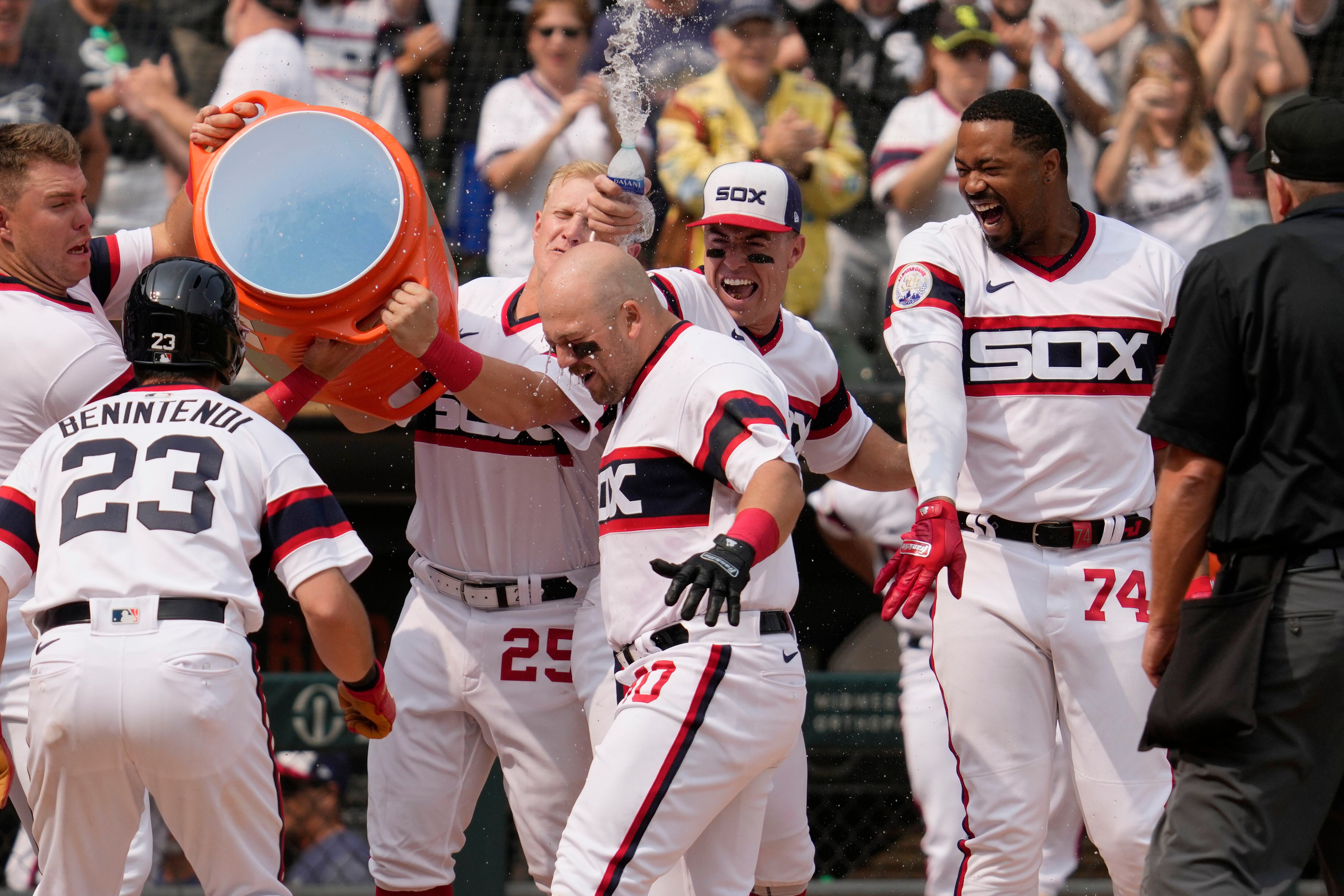 Hendriks gets win on Burger slam, White Sox beat Tigers 6-2 for 3-game  sweep – KGET 17