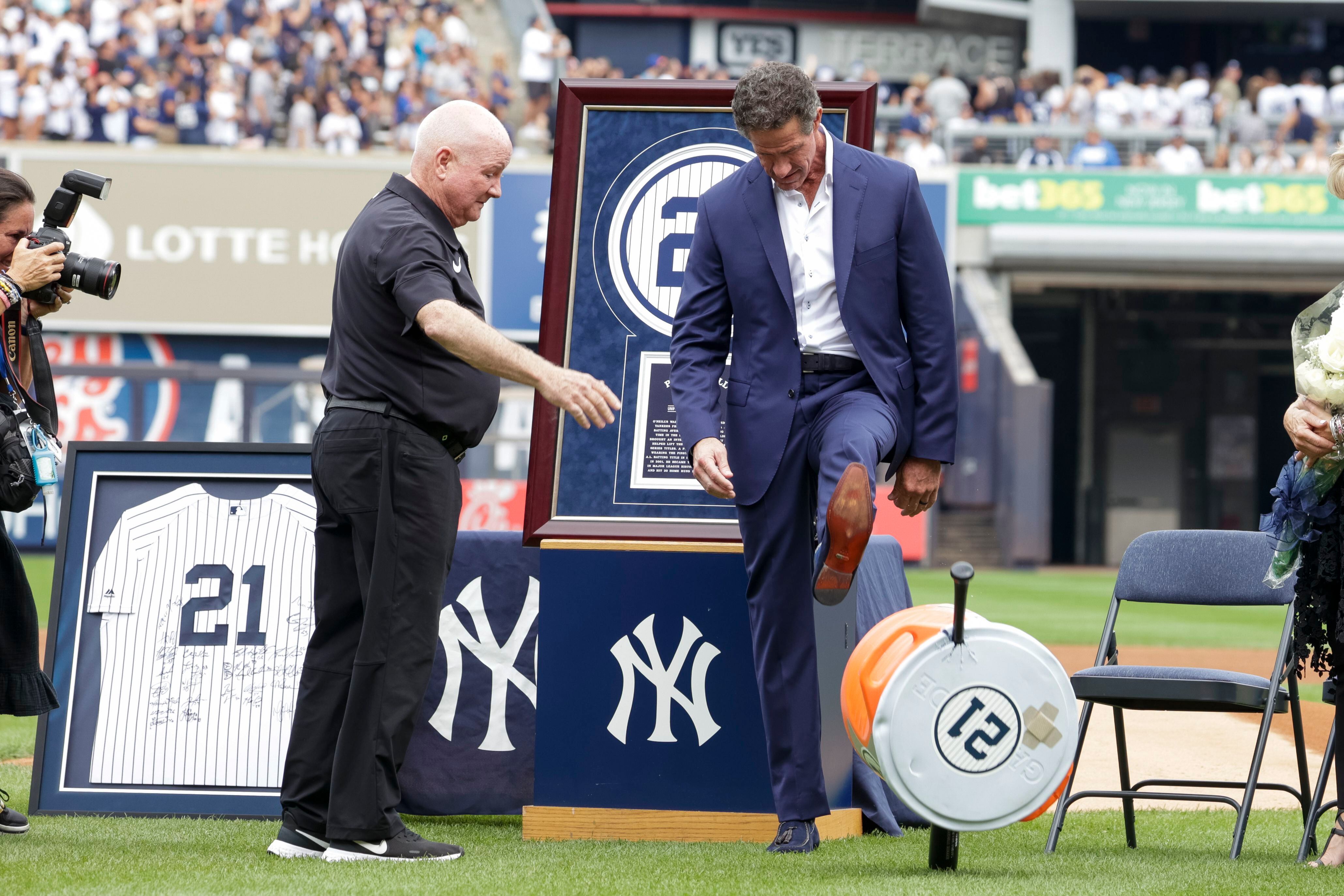 Yankees' Jorge Posada gets number retired, plaque in Monument Park